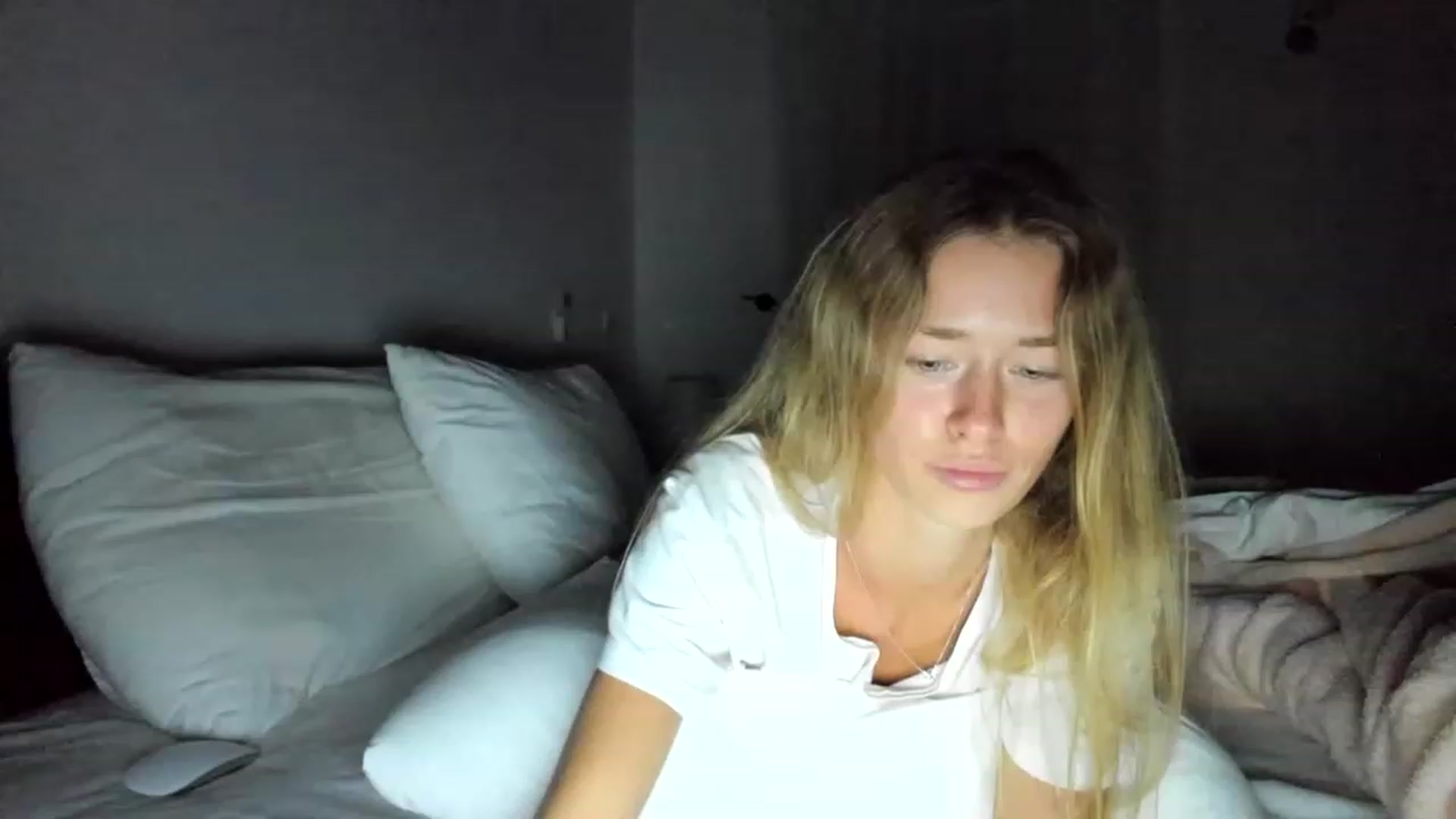 Gallery image thumbnail from Oksanafedorov's myfreecams stream on, 11/19/2022, 21:05 image 15 of 20