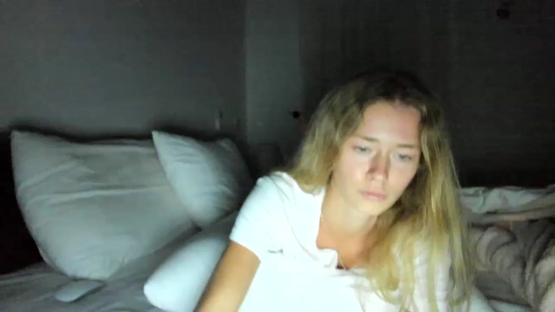 Gallery image thumbnail from Oksanafedorov's myfreecams stream on, 11/19/2022, 21:05 image 18 of 20