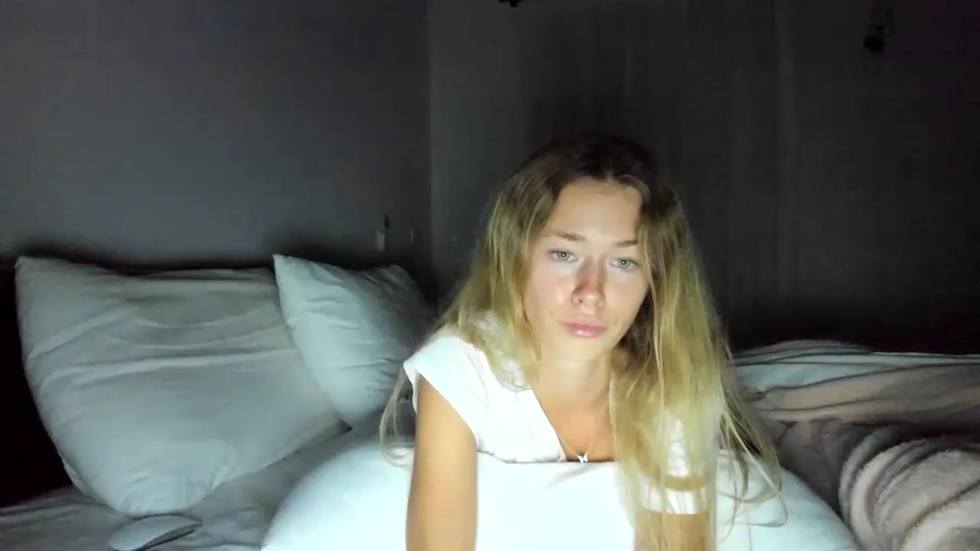 Gallery image thumbnail from Oksanafedorov's myfreecams stream on, 11/19/2022, 23:33 image 3 of 20