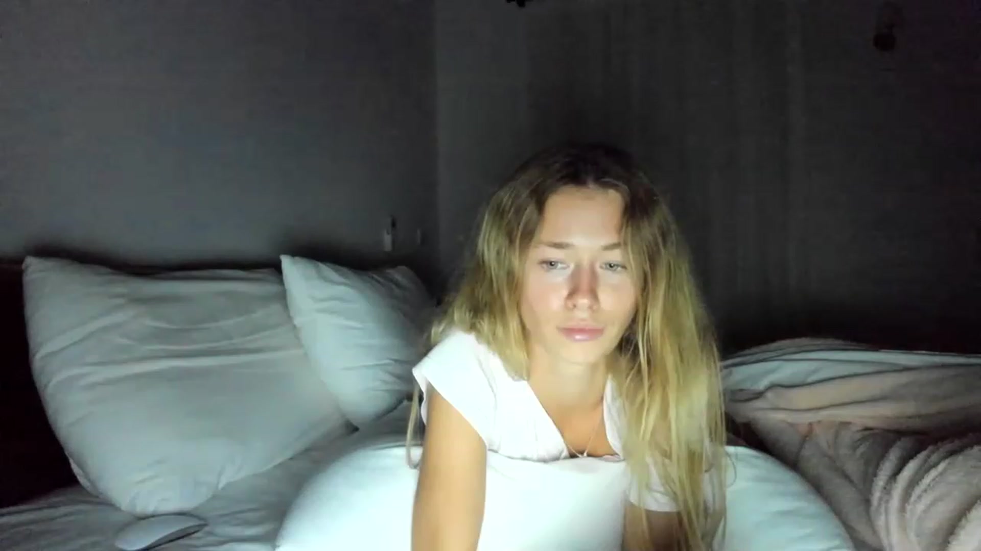 Gallery image thumbnail from Oksanafedorov's myfreecams stream on, 11/19/2022, 23:33 image 2 of 20