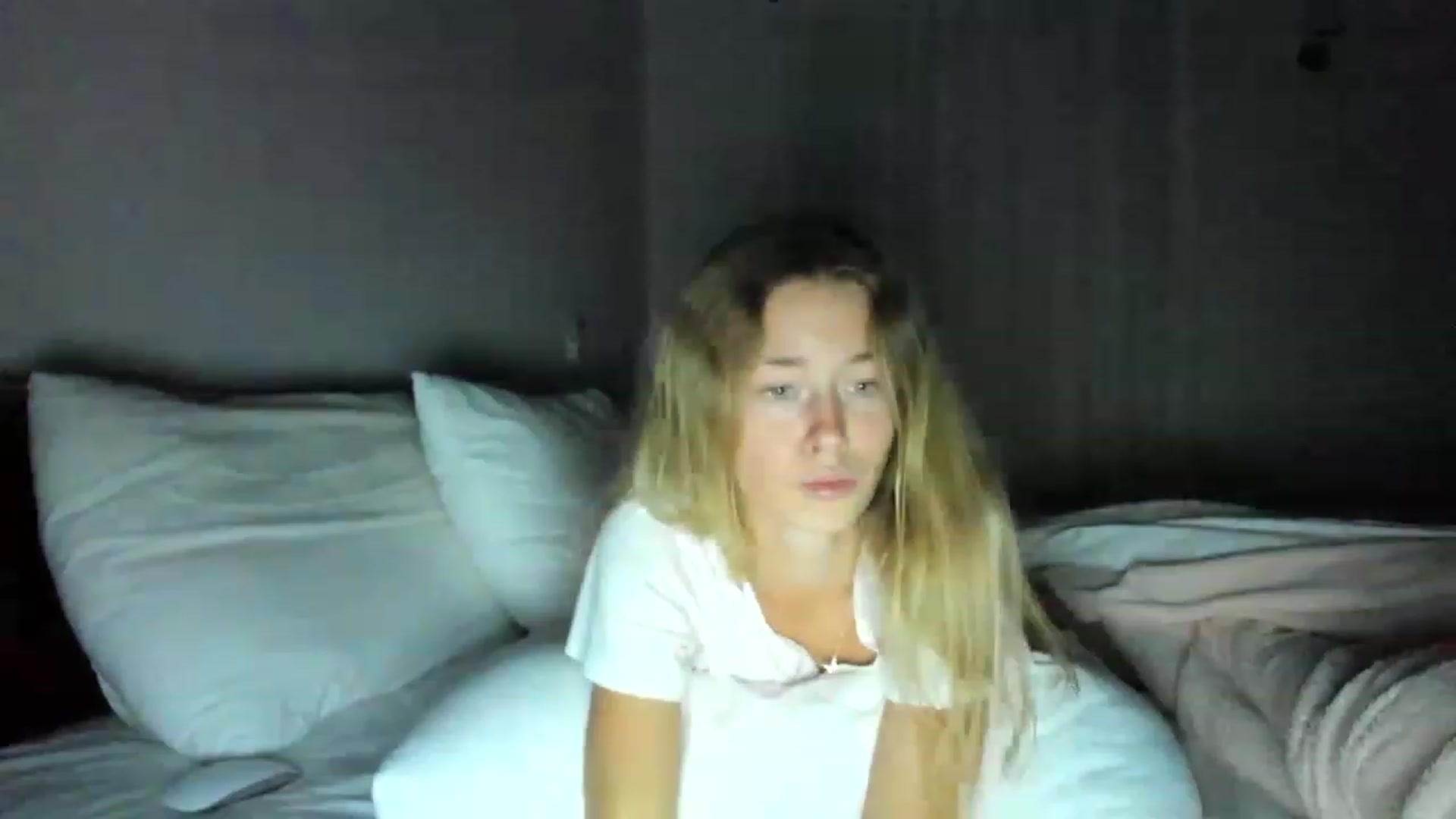 Gallery image thumbnail from Oksanafedorov's myfreecams stream on, 11/19/2022, 23:33 image 1 of 20