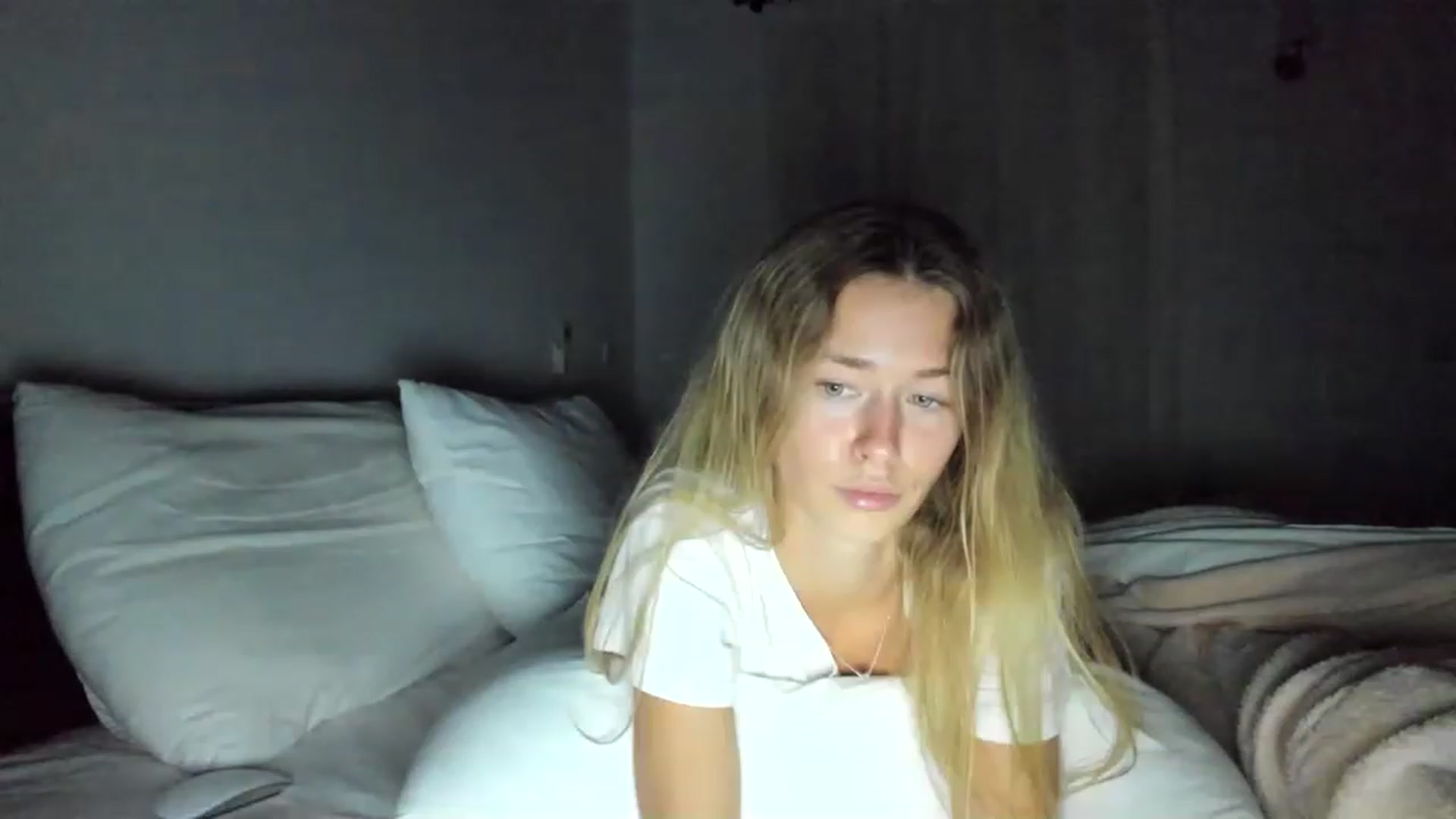 Gallery image thumbnail from Oksanafedorov's myfreecams stream on, 11/19/2022, 23:33 image 4 of 20