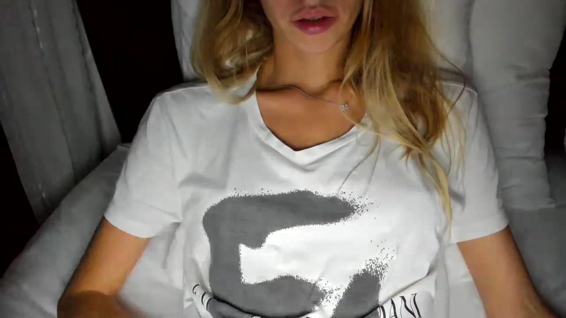 Gallery image thumbnail from Oksanafedorov's myfreecams stream on, 11/20/2022, 20:11 image 17 of 20