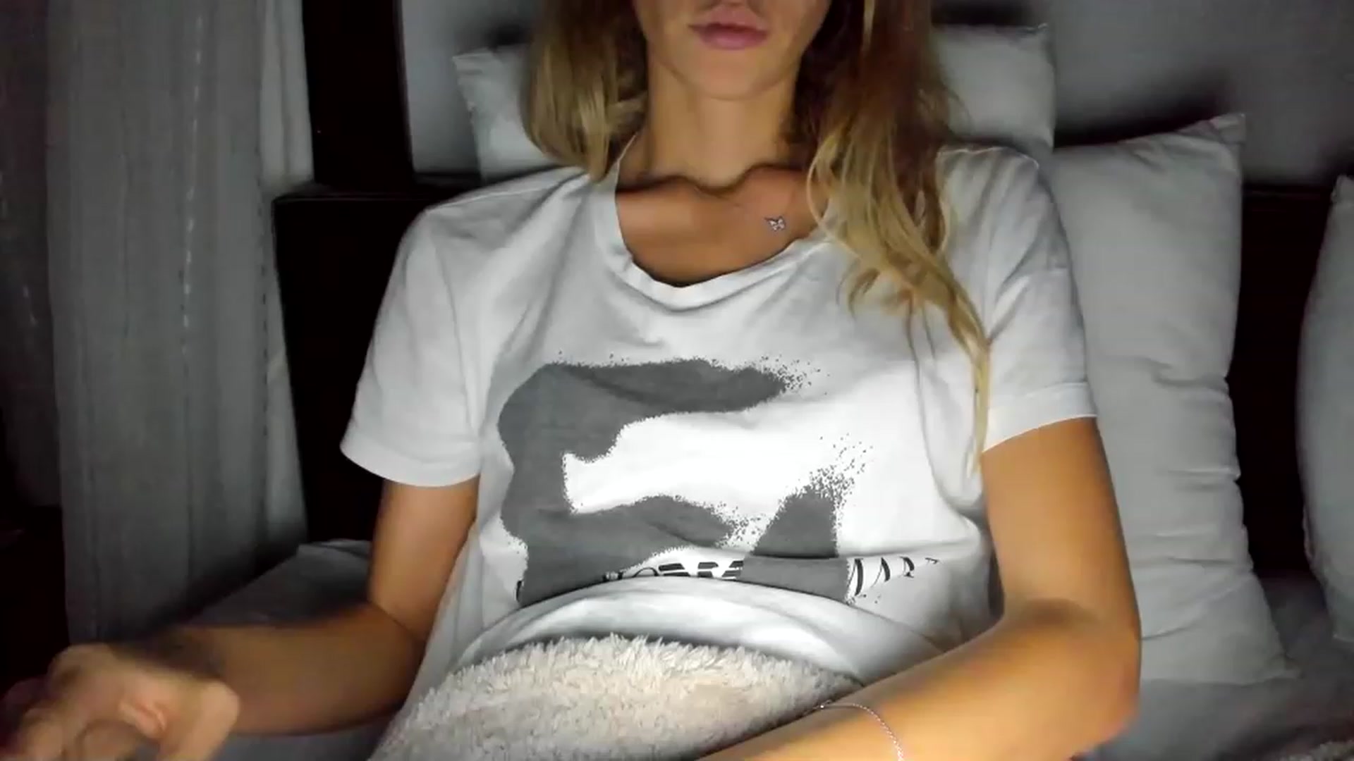 Gallery image thumbnail from Oksanafedorov's myfreecams stream on, 11/20/2022, 20:11 image 10 of 20
