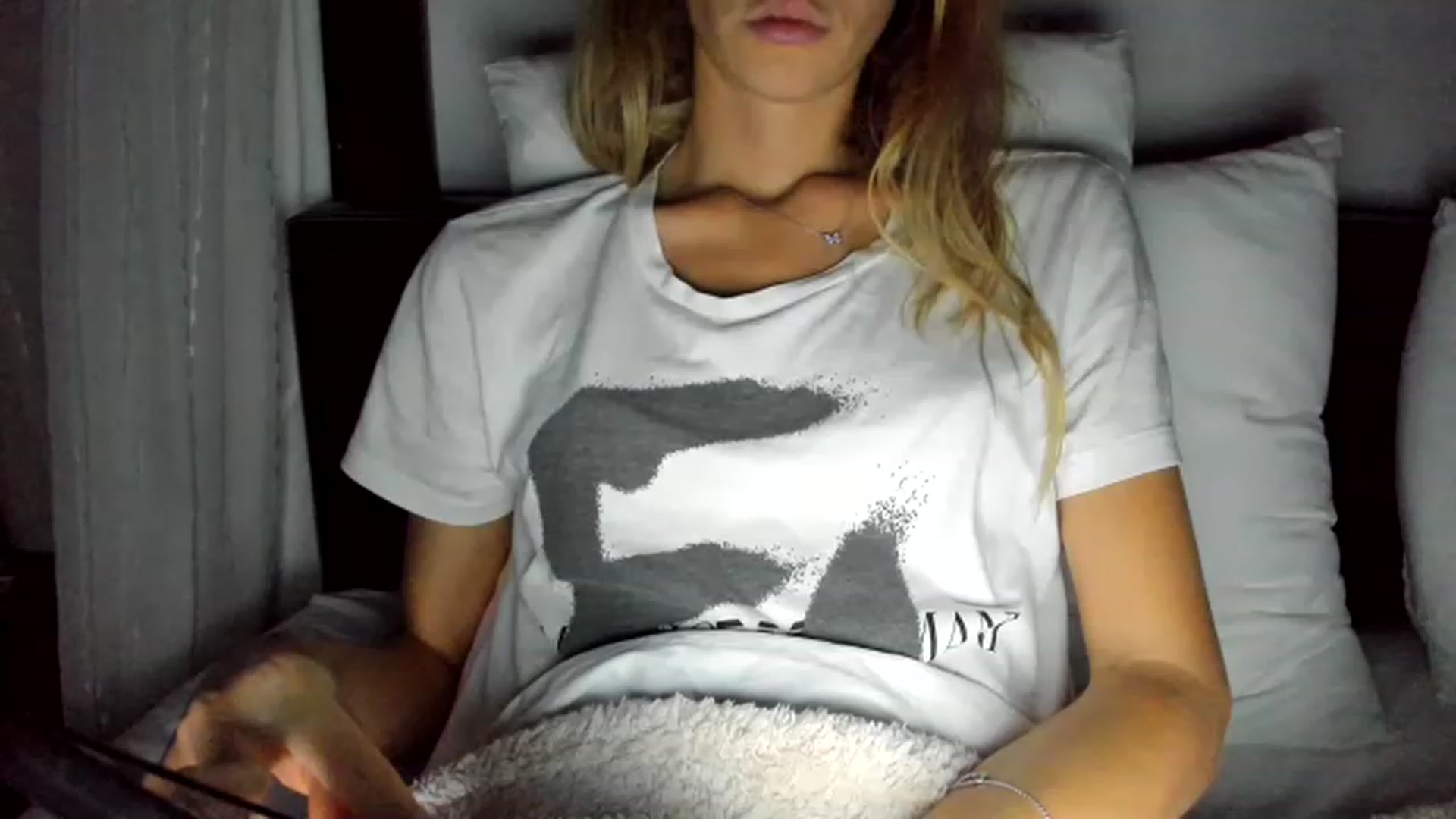 Gallery image thumbnail from Oksanafedorov's myfreecams stream on, 11/20/2022, 20:11 image 7 of 20