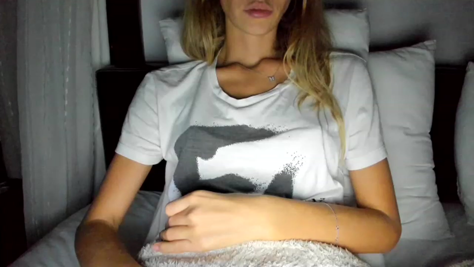 Gallery image thumbnail from Oksanafedorov's myfreecams stream on, 11/20/2022, 20:11 image 12 of 20