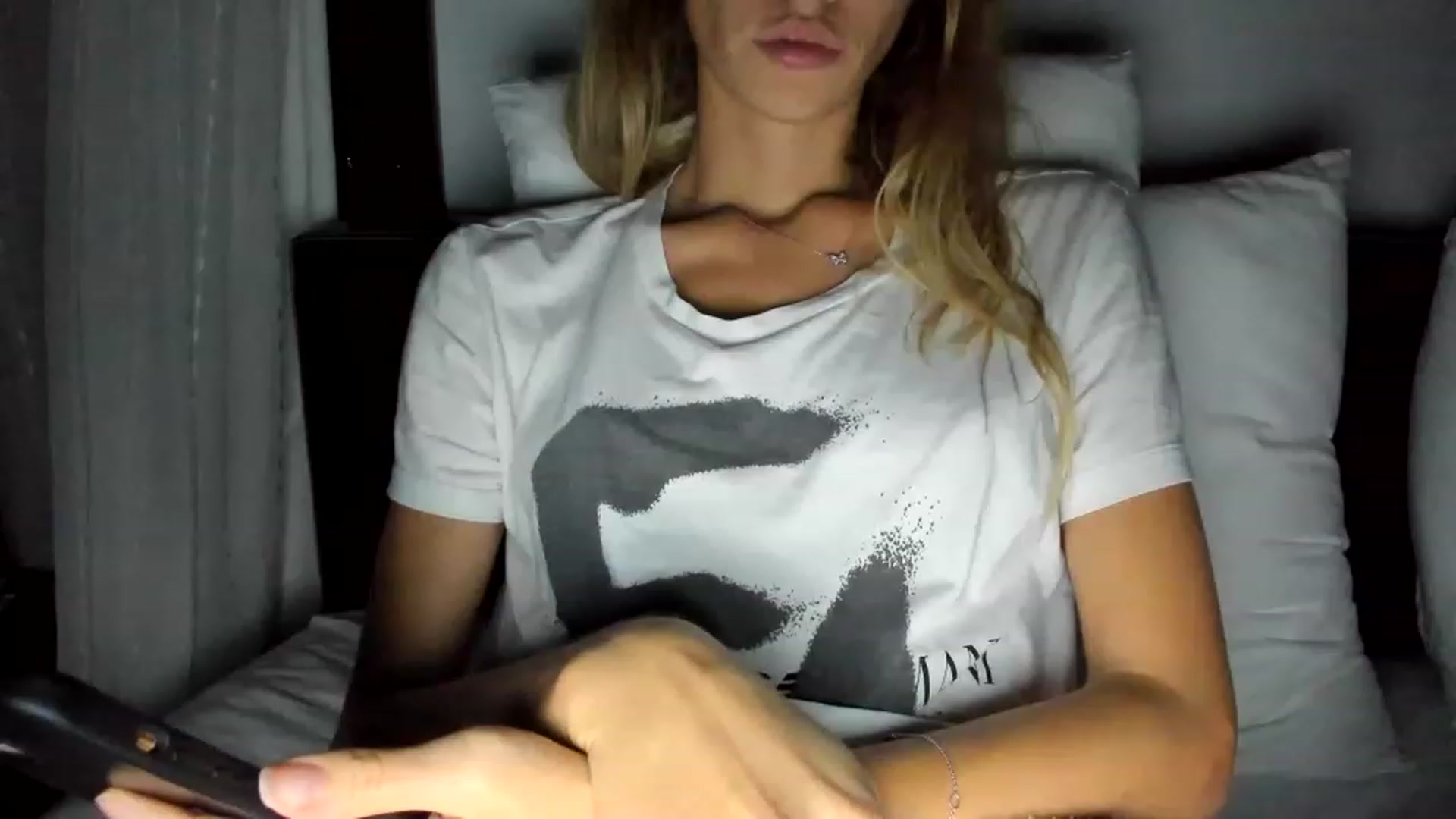 Gallery image thumbnail from Oksanafedorov's myfreecams stream on, 11/20/2022, 20:11 image 1 of 20