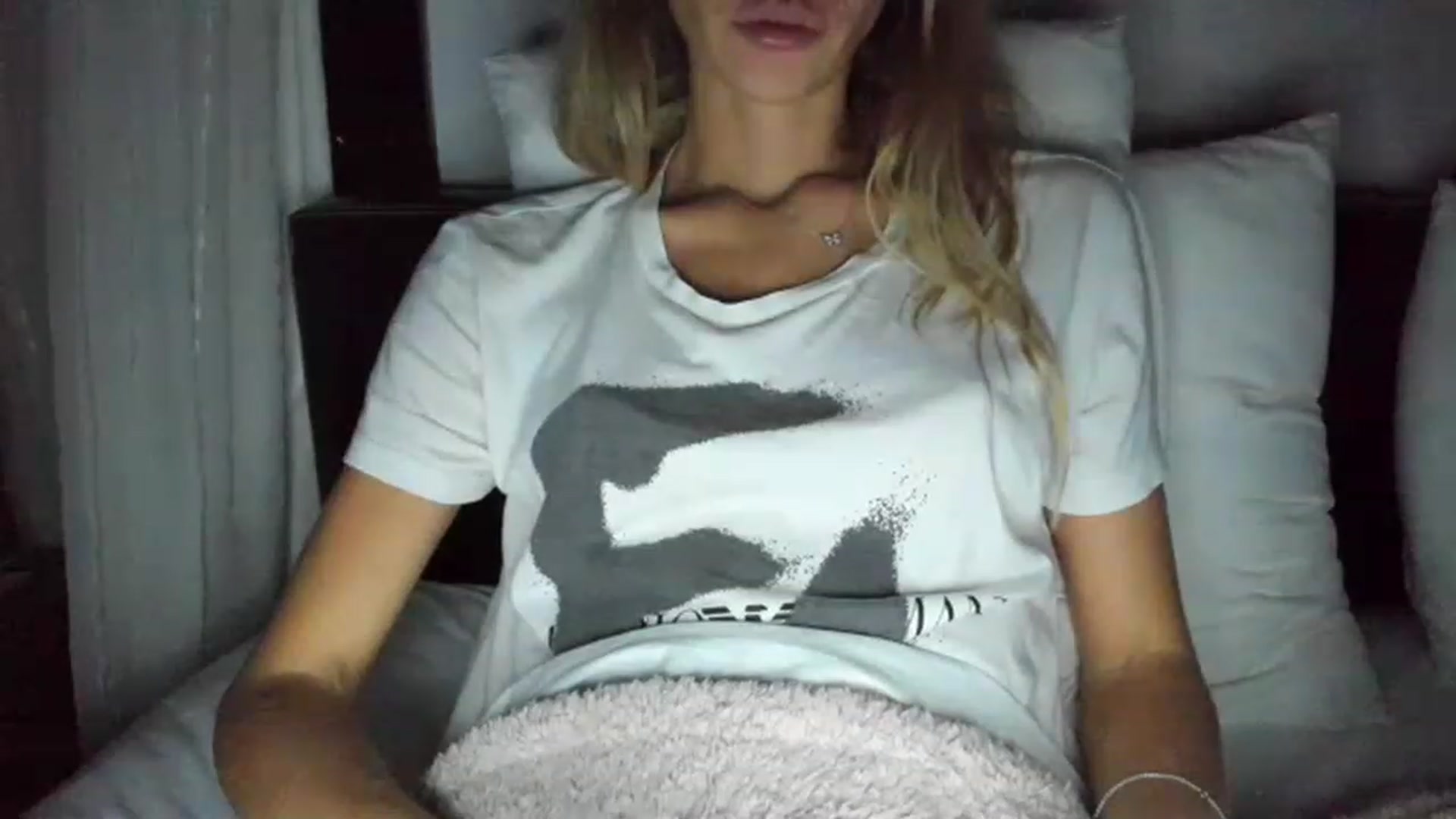 Gallery image thumbnail from Oksanafedorov's myfreecams stream on, 11/20/2022, 20:11 image 11 of 20