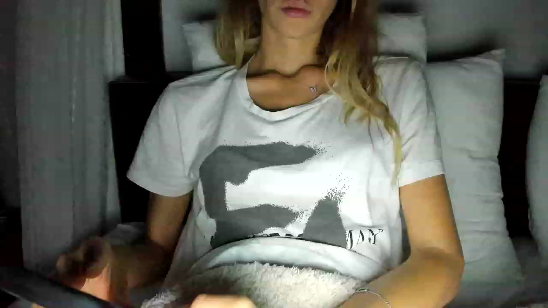 Gallery image thumbnail from Oksanafedorov's myfreecams stream on, 11/20/2022, 20:11 image 6 of 20