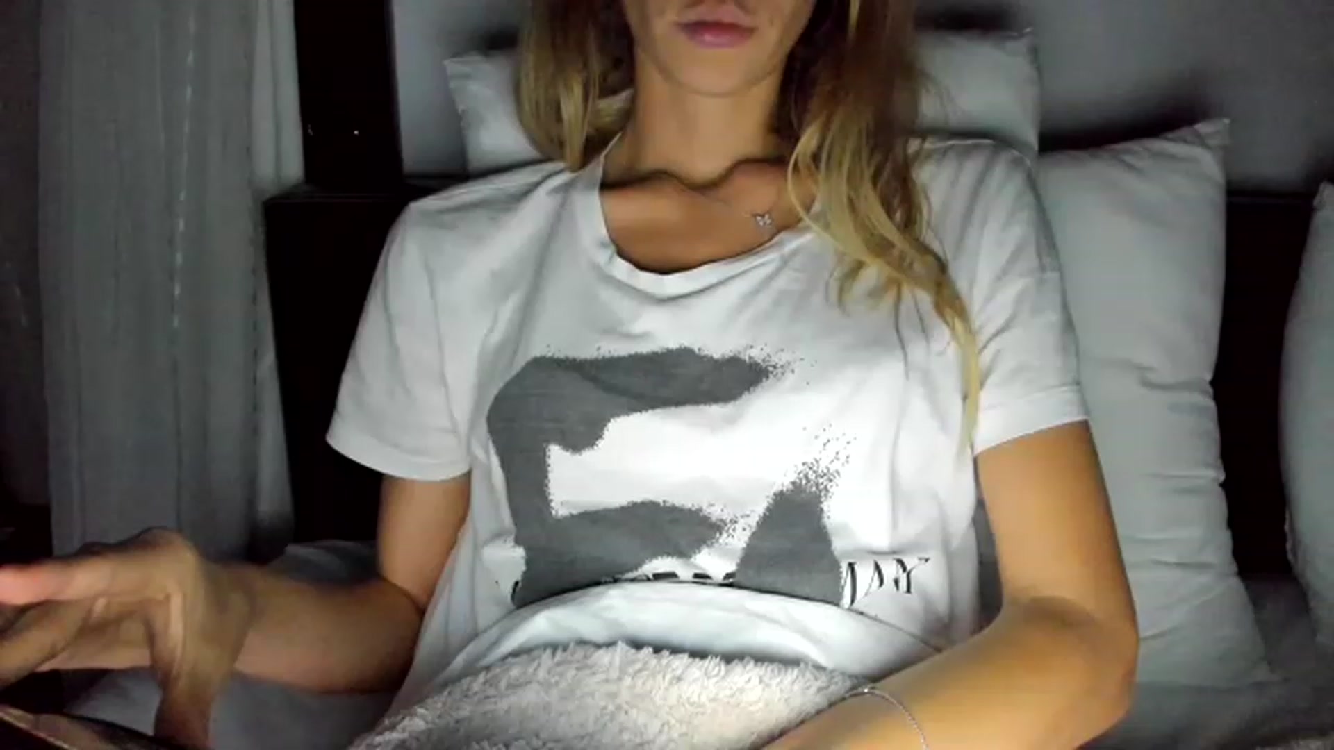 Gallery image thumbnail from Oksanafedorov's myfreecams stream on, 11/20/2022, 20:11 image 2 of 20