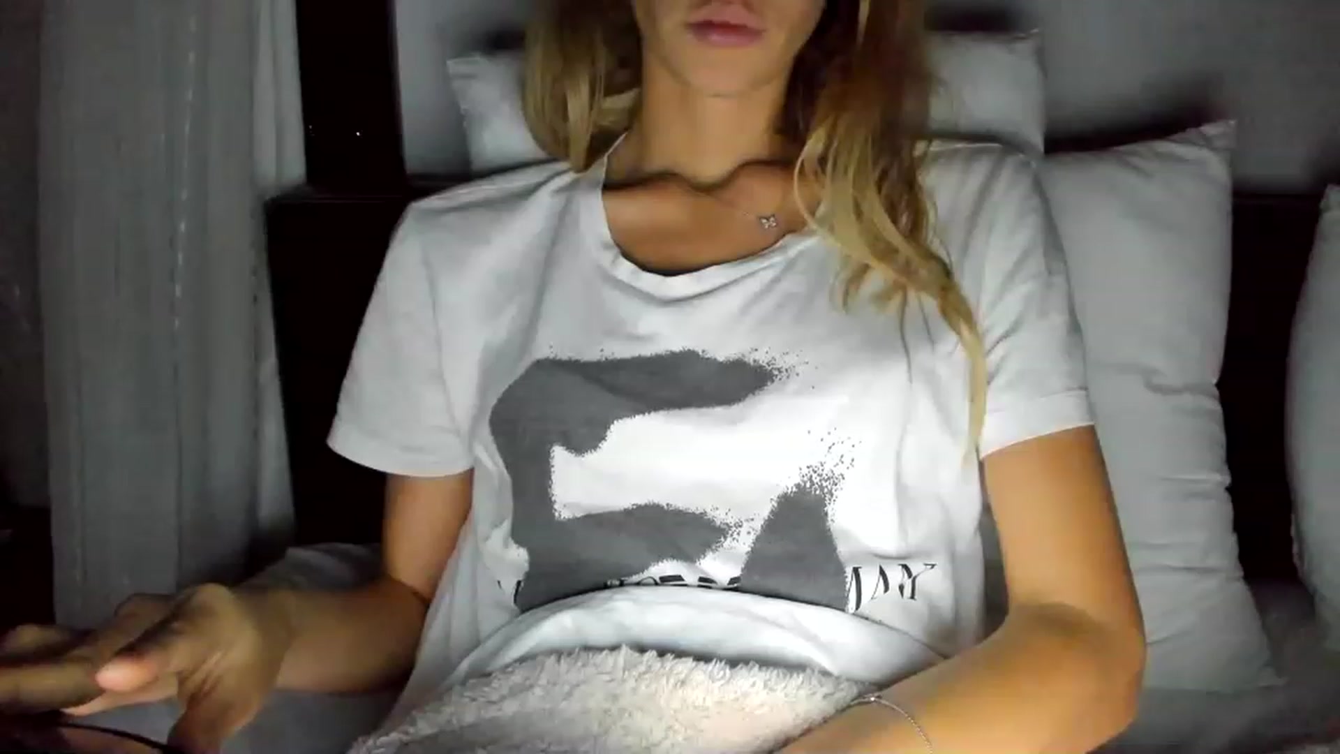 Gallery image thumbnail from Oksanafedorov's myfreecams stream on, 11/20/2022, 20:11 image 3 of 20