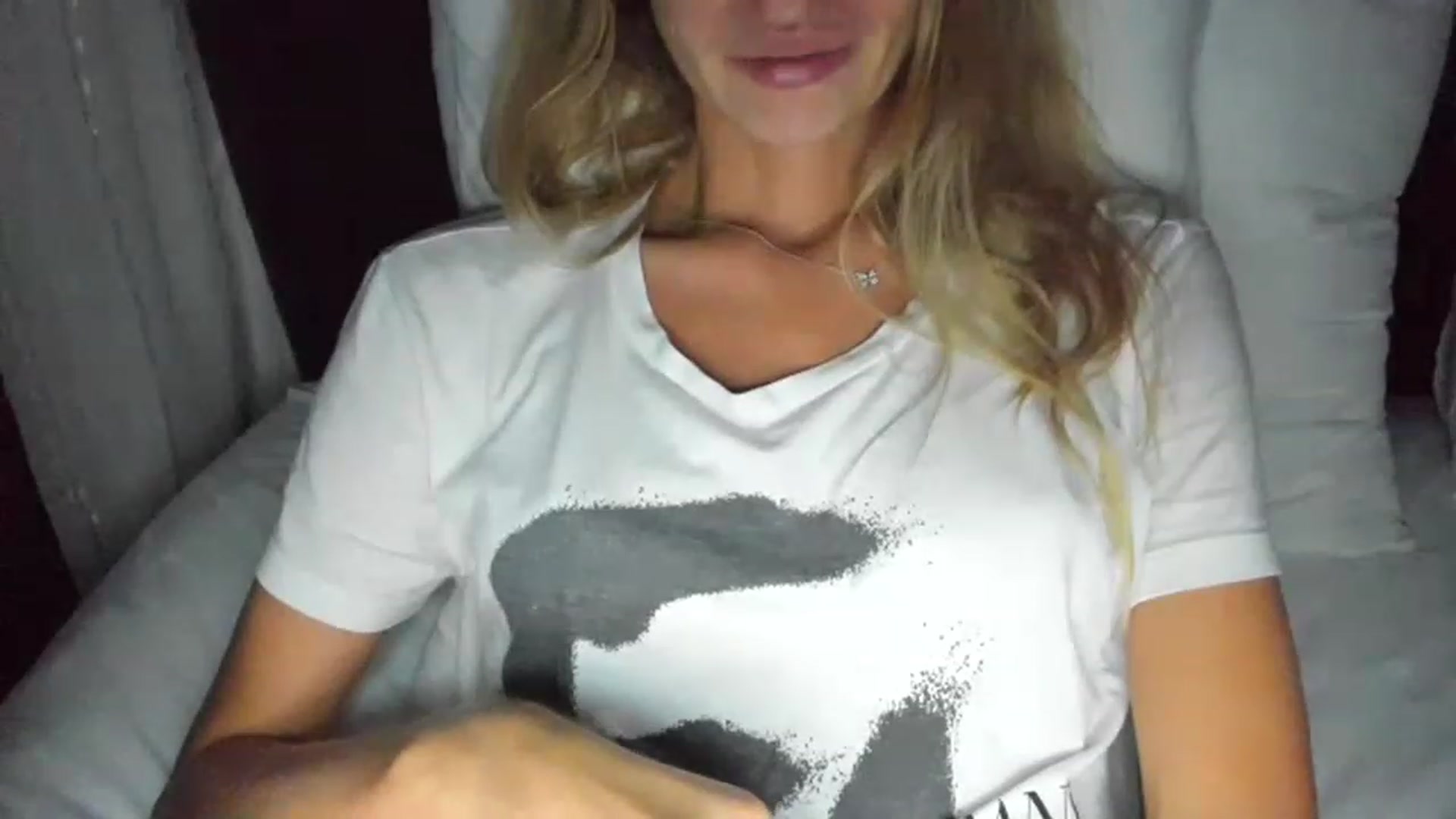 Gallery image thumbnail from Oksanafedorov's myfreecams stream on, 11/20/2022, 20:11 image 18 of 20