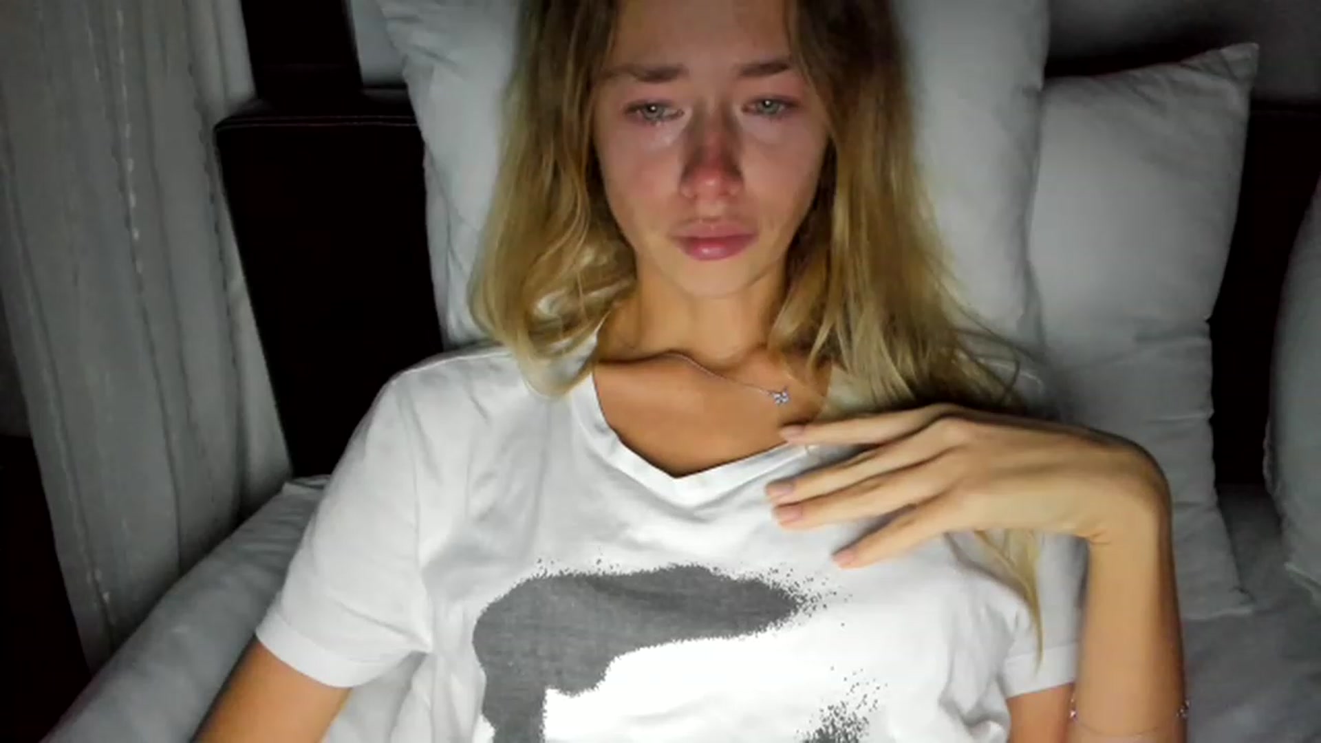 Gallery image thumbnail from Oksanafedorov's myfreecams stream on, 11/20/2022, 20:11 image 19 of 20