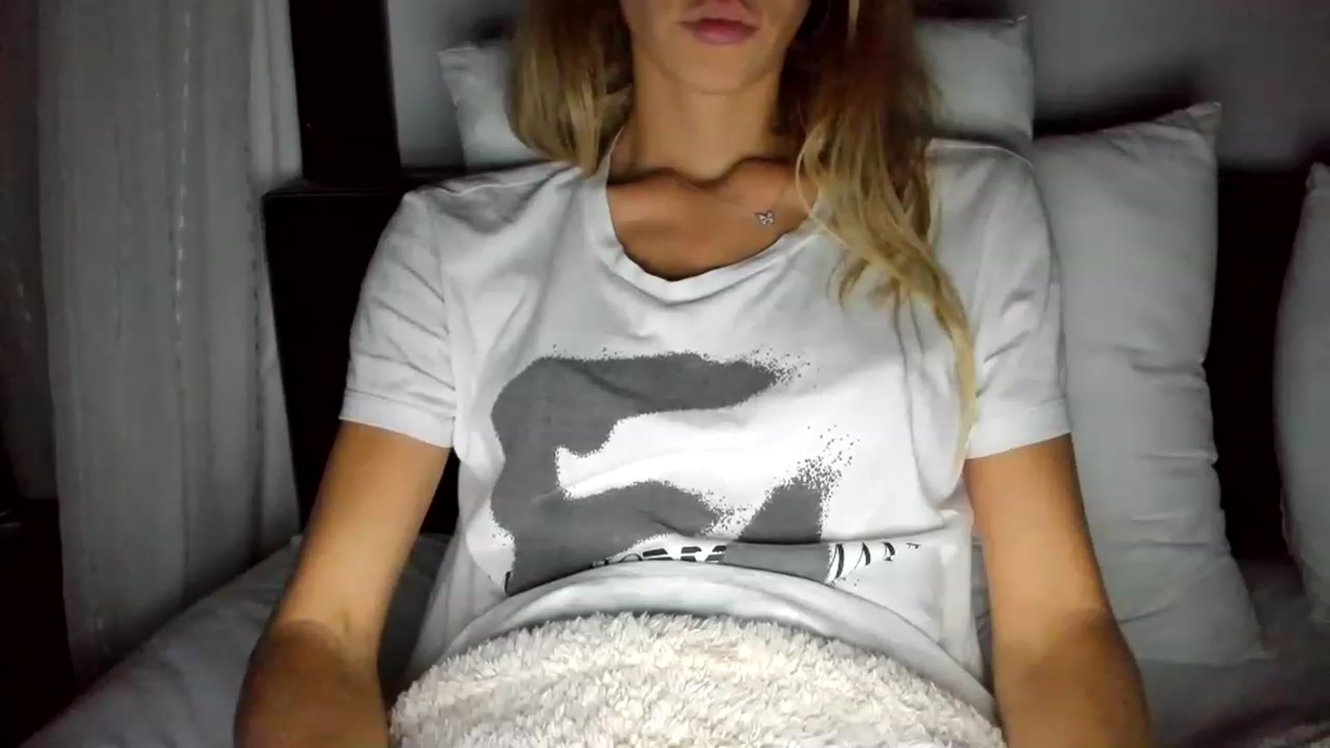 Gallery image thumbnail from Oksanafedorov's myfreecams stream on, 11/20/2022, 20:11 image 9 of 20