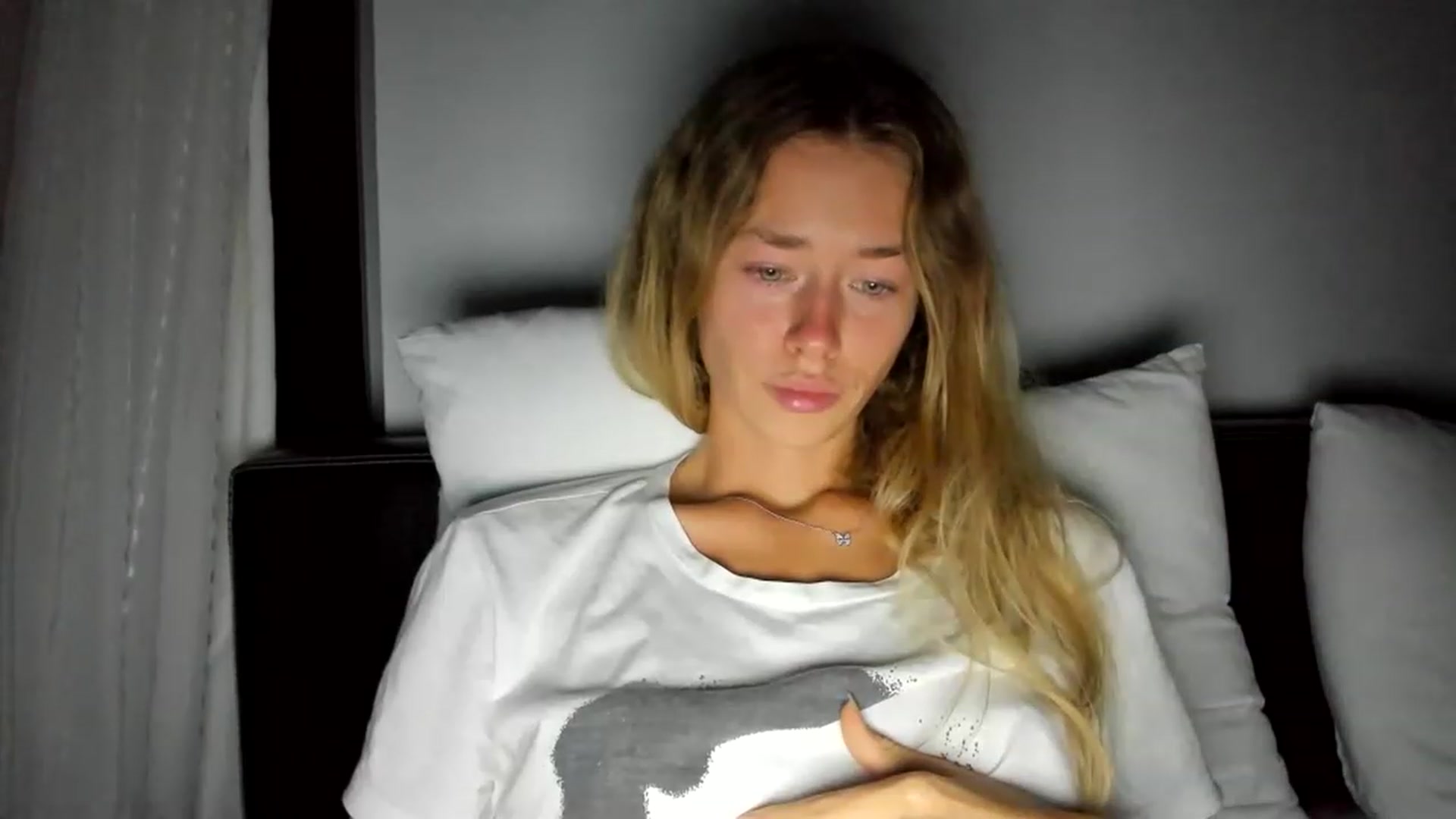 Gallery image thumbnail from Oksanafedorov's myfreecams stream on, 11/20/2022, 20:29 image 16 of 20