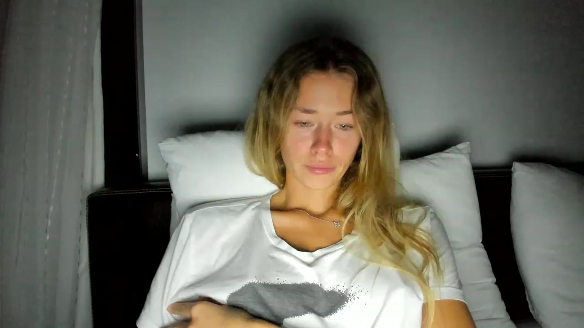 Gallery image thumbnail from Oksanafedorov's myfreecams stream on, 11/20/2022, 20:43 image 16 of 20