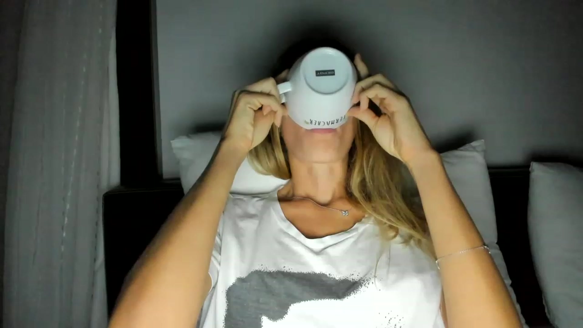 Gallery image thumbnail from Oksanafedorov's myfreecams stream on, 11/20/2022, 20:43 image 9 of 20