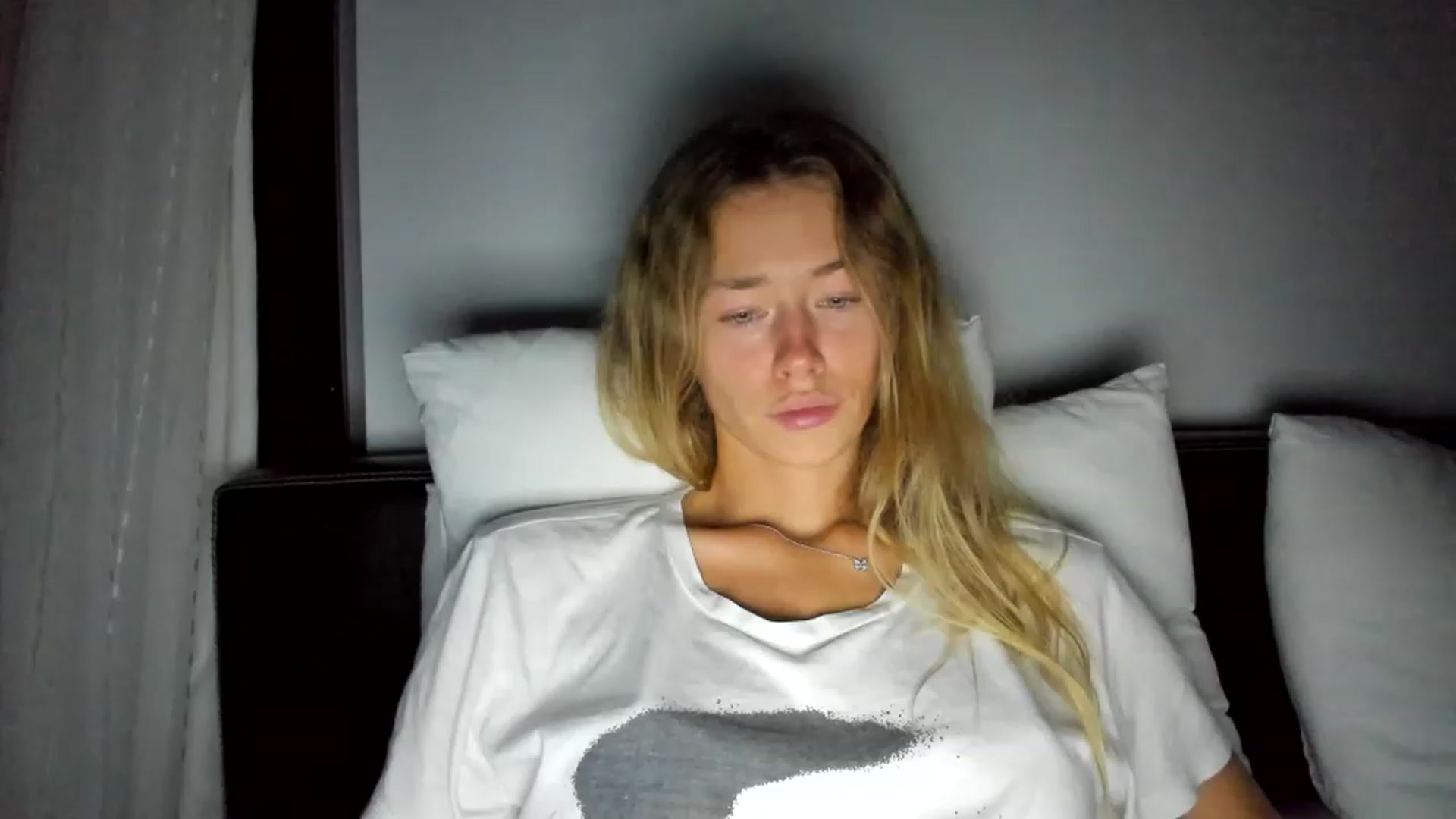 Gallery image thumbnail from Oksanafedorov's myfreecams stream on, 11/20/2022, 20:43 image 20 of 20