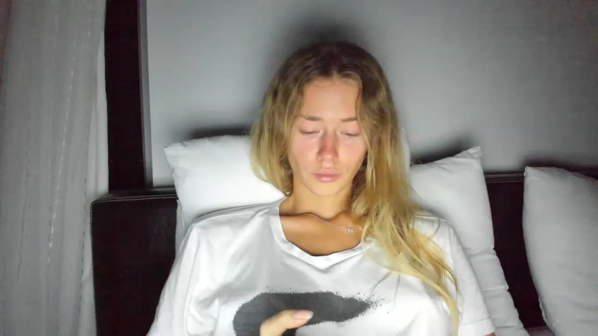 Gallery image thumbnail from Oksanafedorov's myfreecams stream on, 11/20/2022, 20:43 image 18 of 20