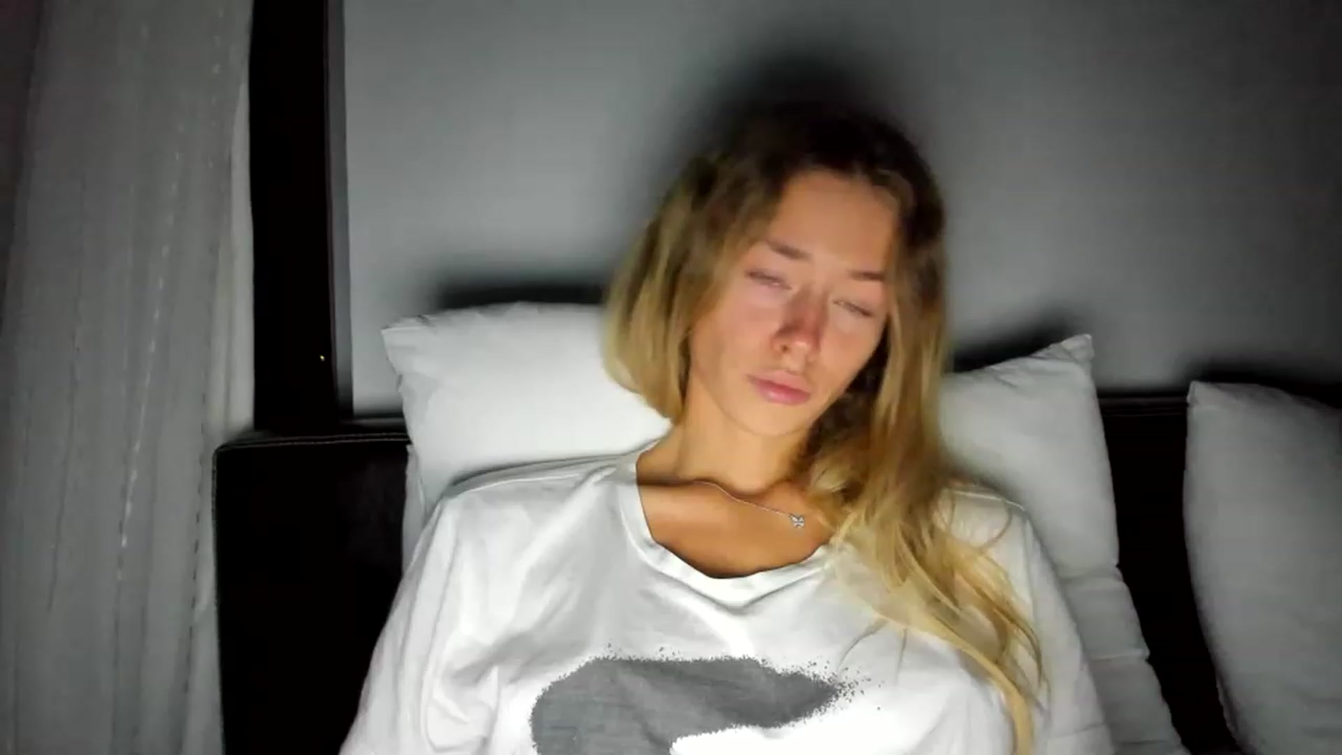 Gallery image thumbnail from Oksanafedorov's myfreecams stream on, 11/20/2022, 20:43 image 17 of 20