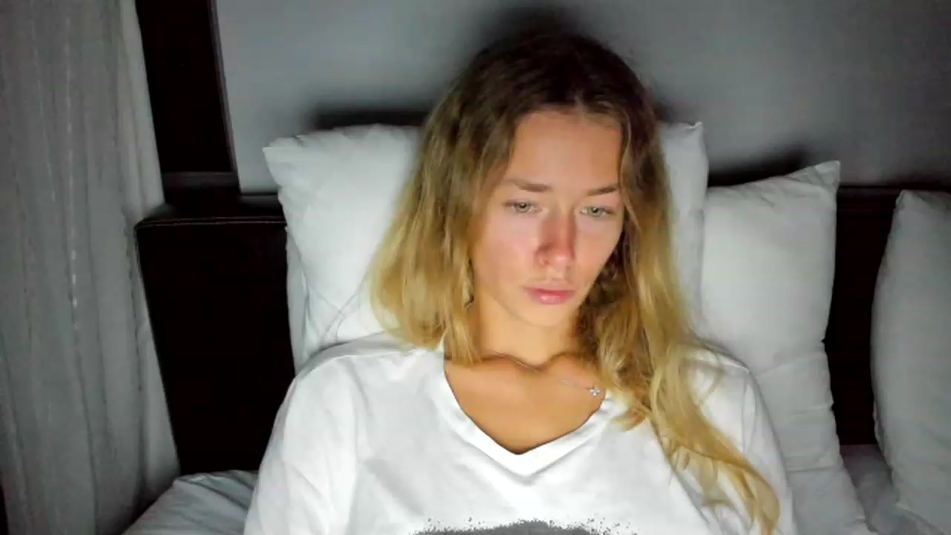 Gallery image thumbnail from Oksanafedorov's myfreecams stream on, 11/20/2022, 21:09 image 9 of 20