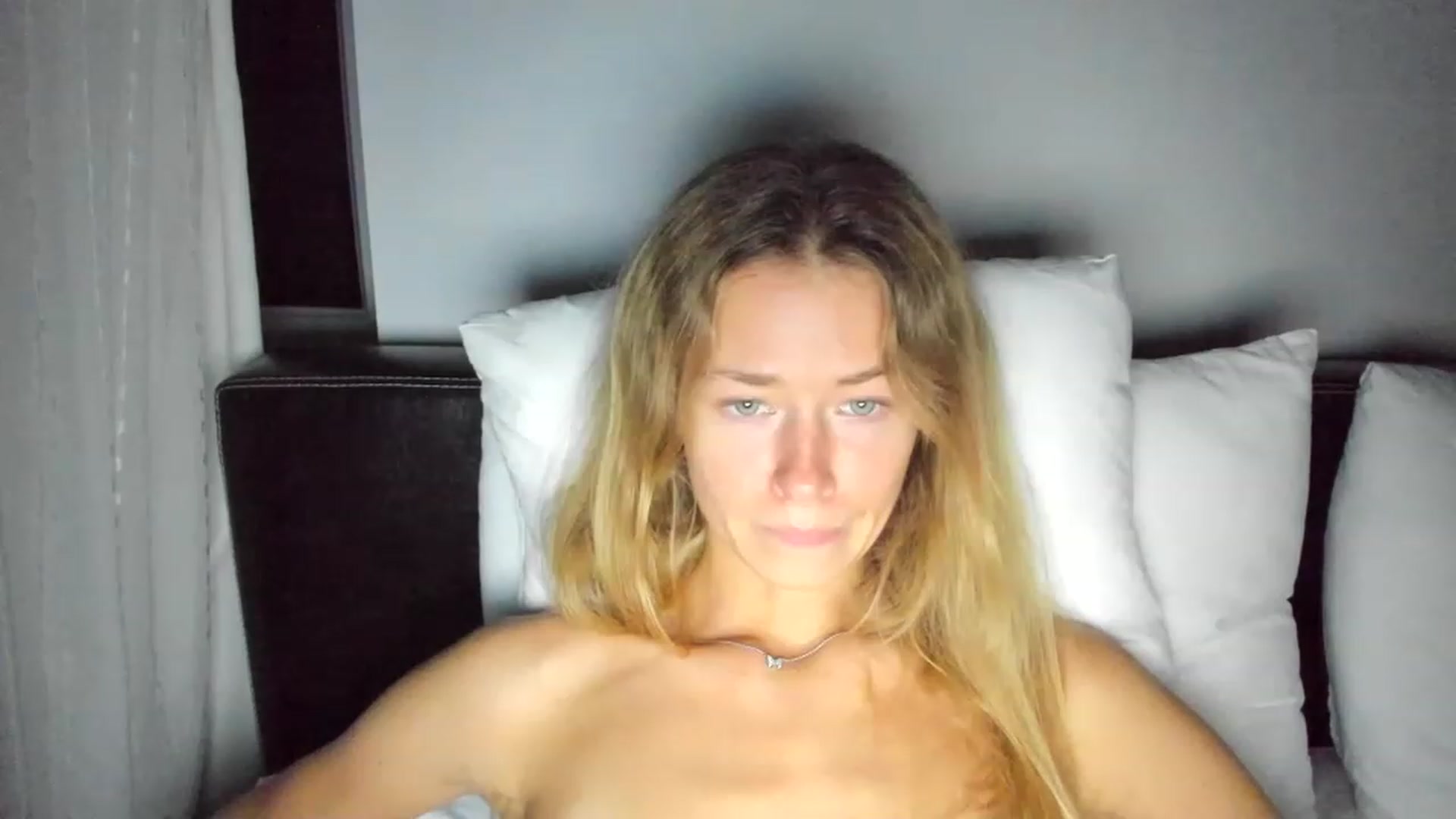 Gallery image thumbnail from Oksanafedorov's myfreecams stream on, 11/20/2022, 22:50 image 12 of 20