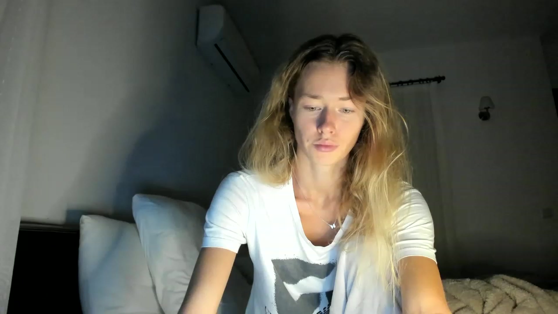 Gallery image thumbnail from Oksanafedorov's myfreecams stream on, 11/20/2022, 22:50 image 7 of 20