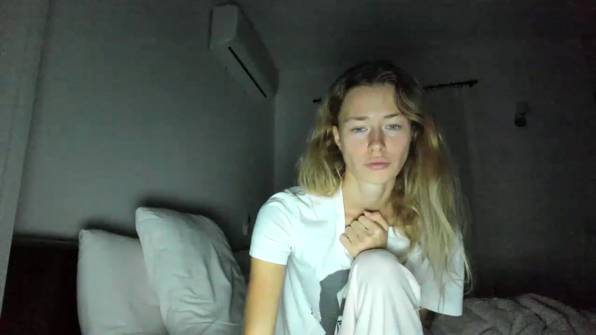 Gallery image thumbnail from Oksanafedorov's myfreecams stream on, 11/20/2022, 22:50 image 6 of 20