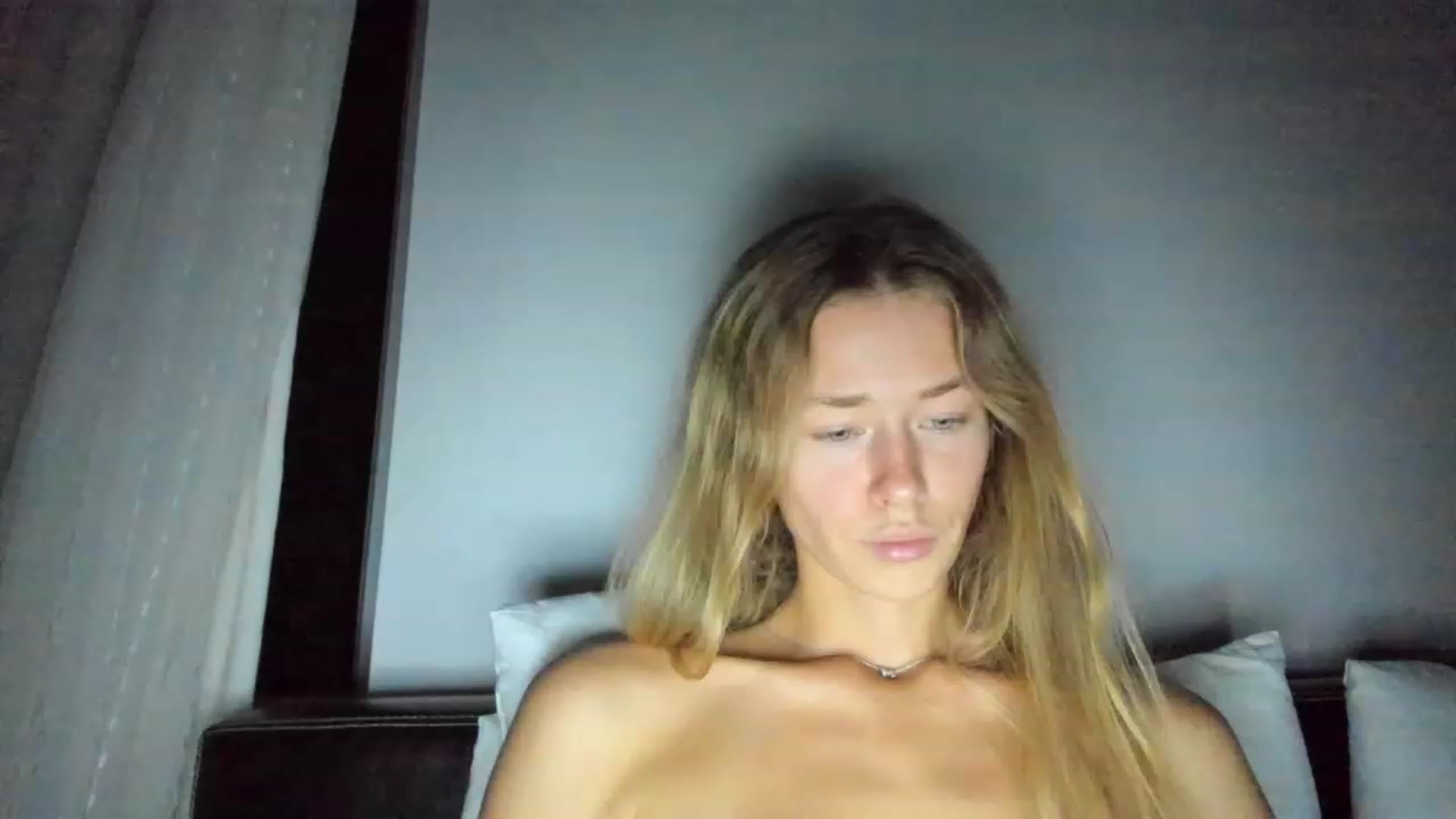 Gallery image thumbnail from Oksanafedorov's myfreecams stream on, 11/20/2022, 23:27 image 18 of 20