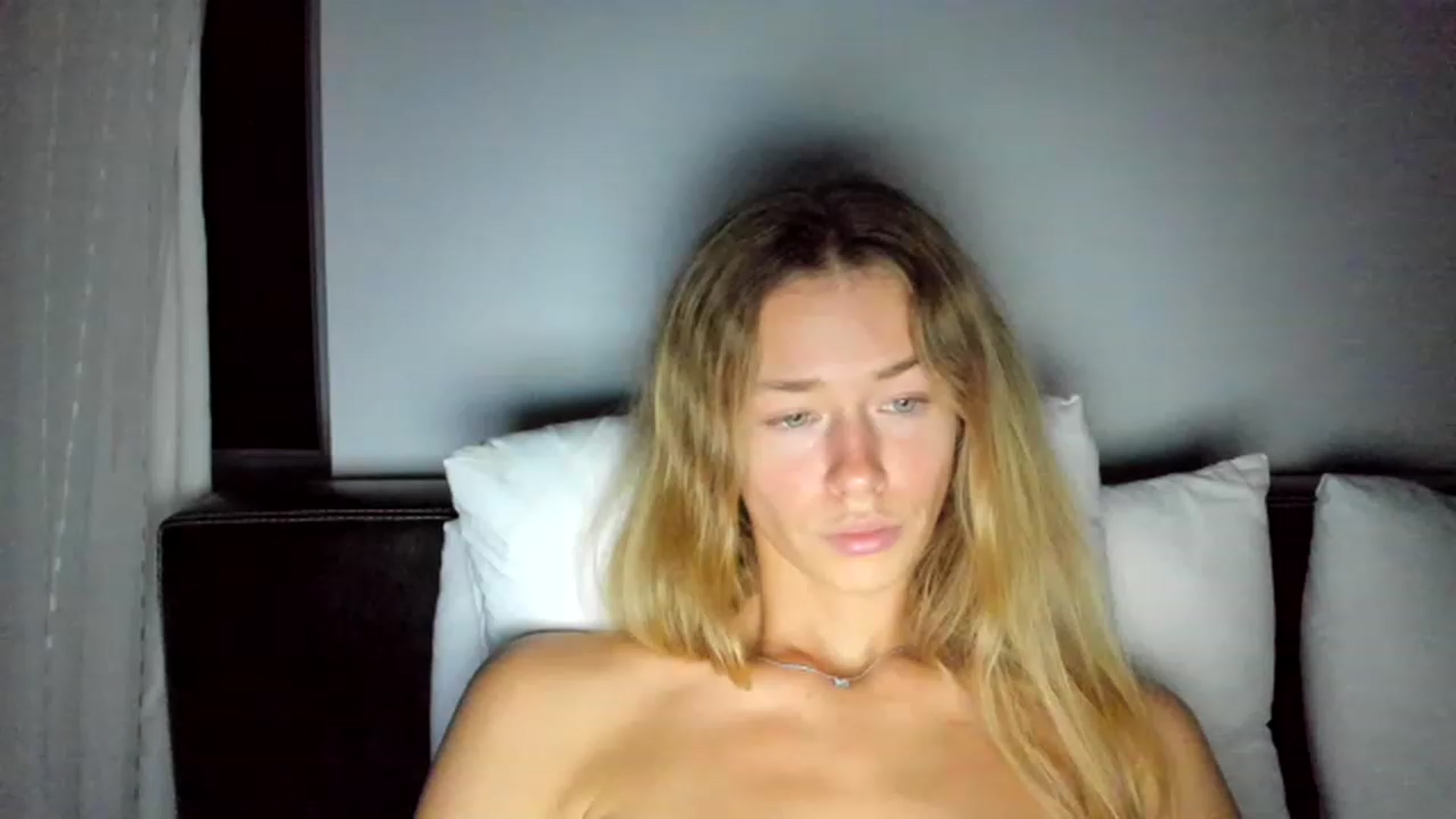 Gallery image thumbnail from Oksanafedorov's myfreecams stream on, 11/20/2022, 23:27 image 7 of 20