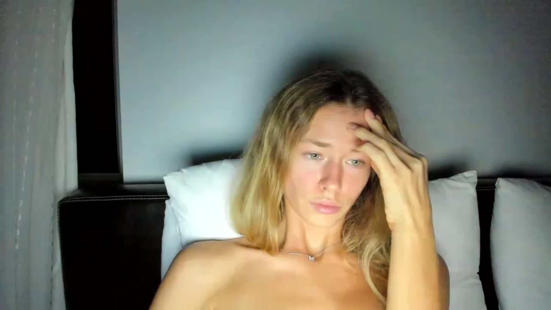 Gallery image thumbnail from Oksanafedorov's myfreecams stream on, 11/20/2022, 23:27 image 6 of 20