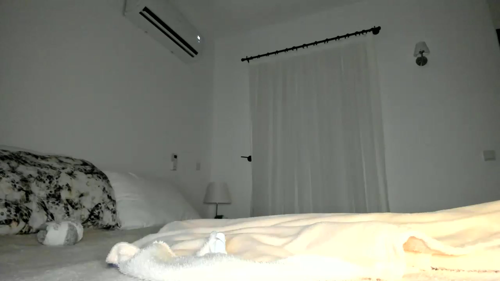 Gallery image thumbnail from Oksanafedorov's myfreecams stream on, 11/24/2022, 15:50 image 15 of 20