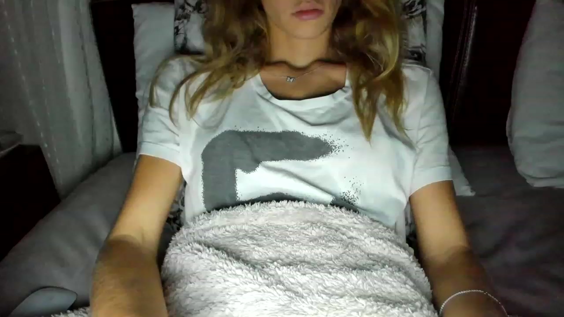 Gallery image thumbnail from Oksanafedorov's myfreecams stream on, 11/26/2022, 21:35 image 15 of 20