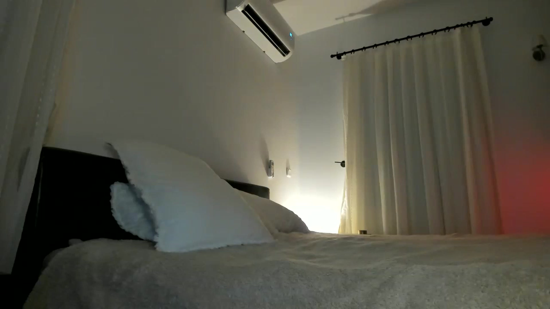 Gallery image thumbnail from Oksanafedorov's myfreecams stream on, 12/03/2022, 19:26 image 3 of 20