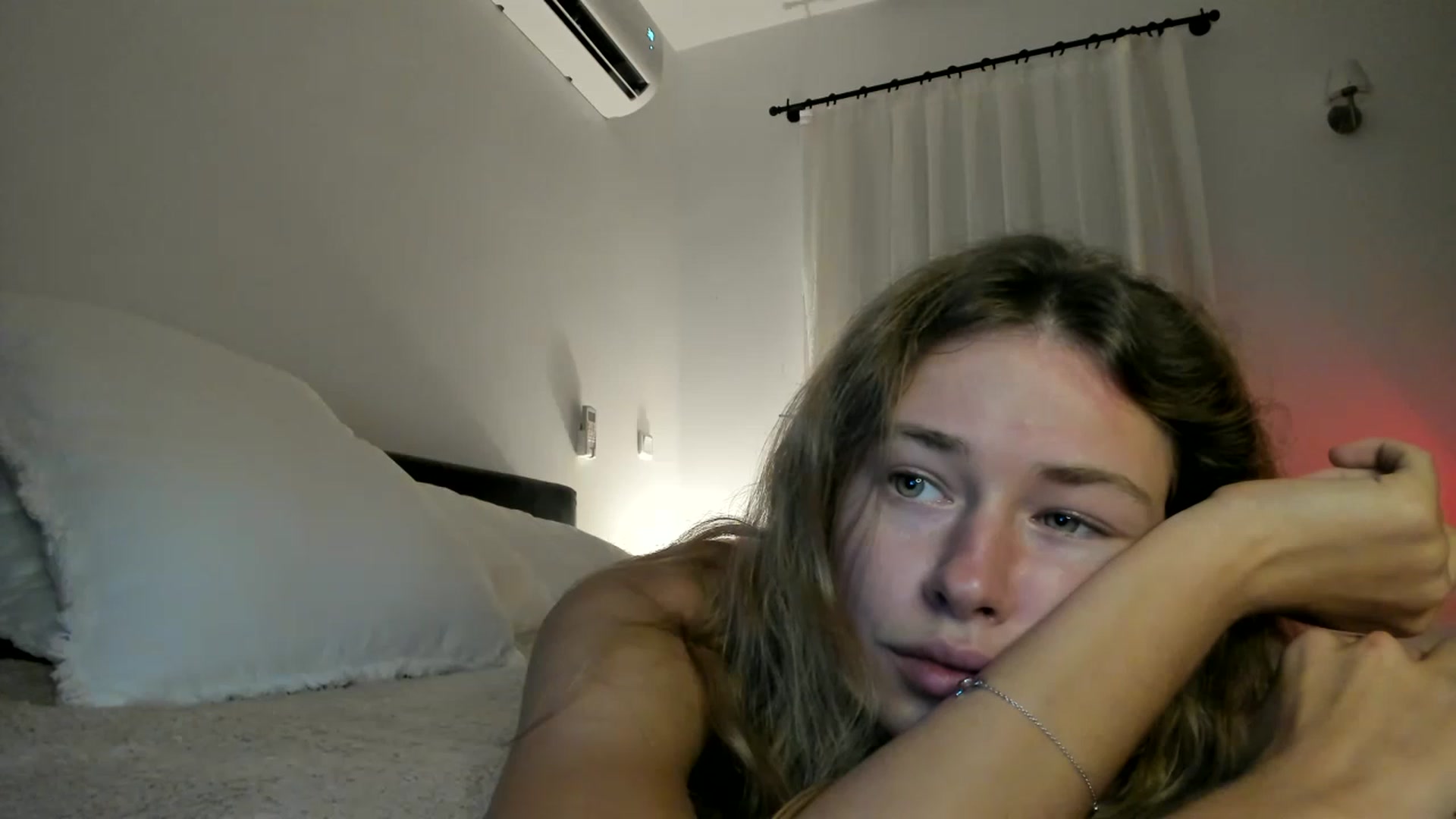 Gallery image thumbnail from Oksanafedorov's myfreecams stream on, 12/03/2022, 19:26 image 17 of 20