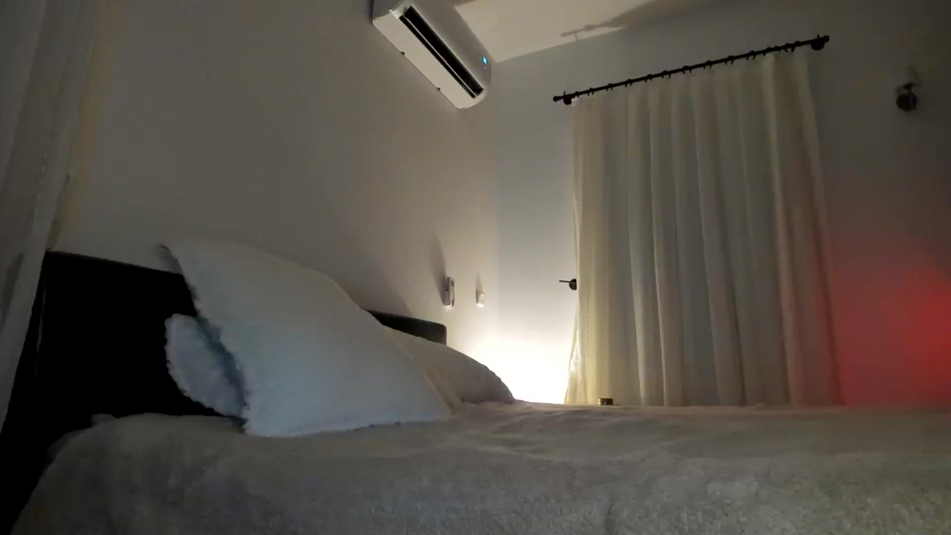 Gallery image thumbnail from Oksanafedorov's myfreecams stream on, 12/03/2022, 19:26 image 13 of 20