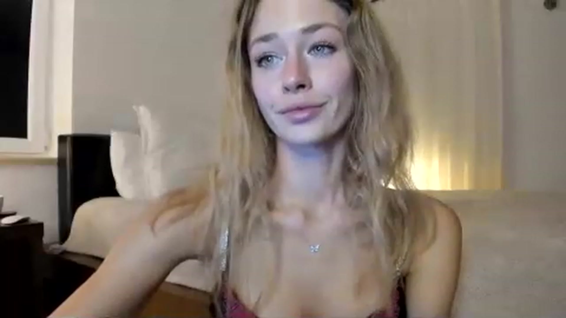 Gallery image thumbnail from Oksanafedorov's myfreecams stream on, 12/26/2022, 18:12 image 1 of 20