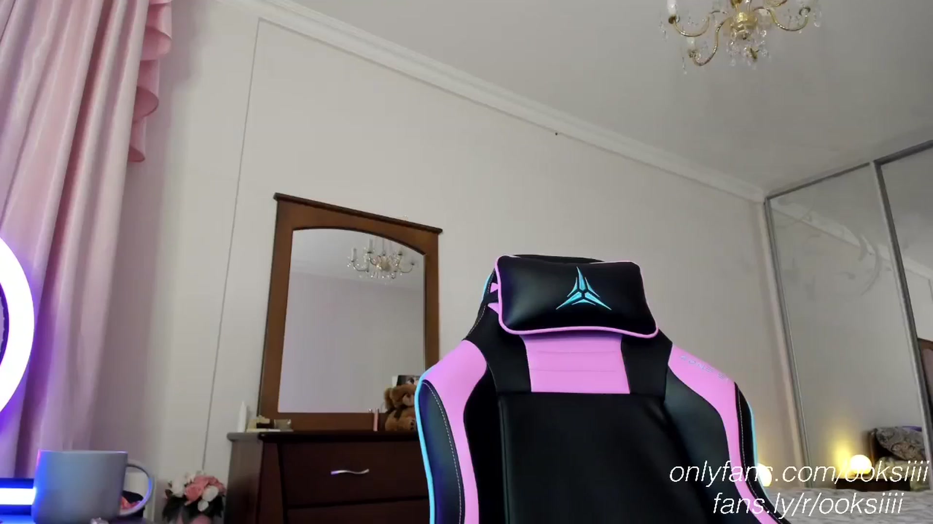 Gallery image thumbnail from Oksanafedorov's myfreecams stream on, 01/28/2023, 19:20 image 12 of 20