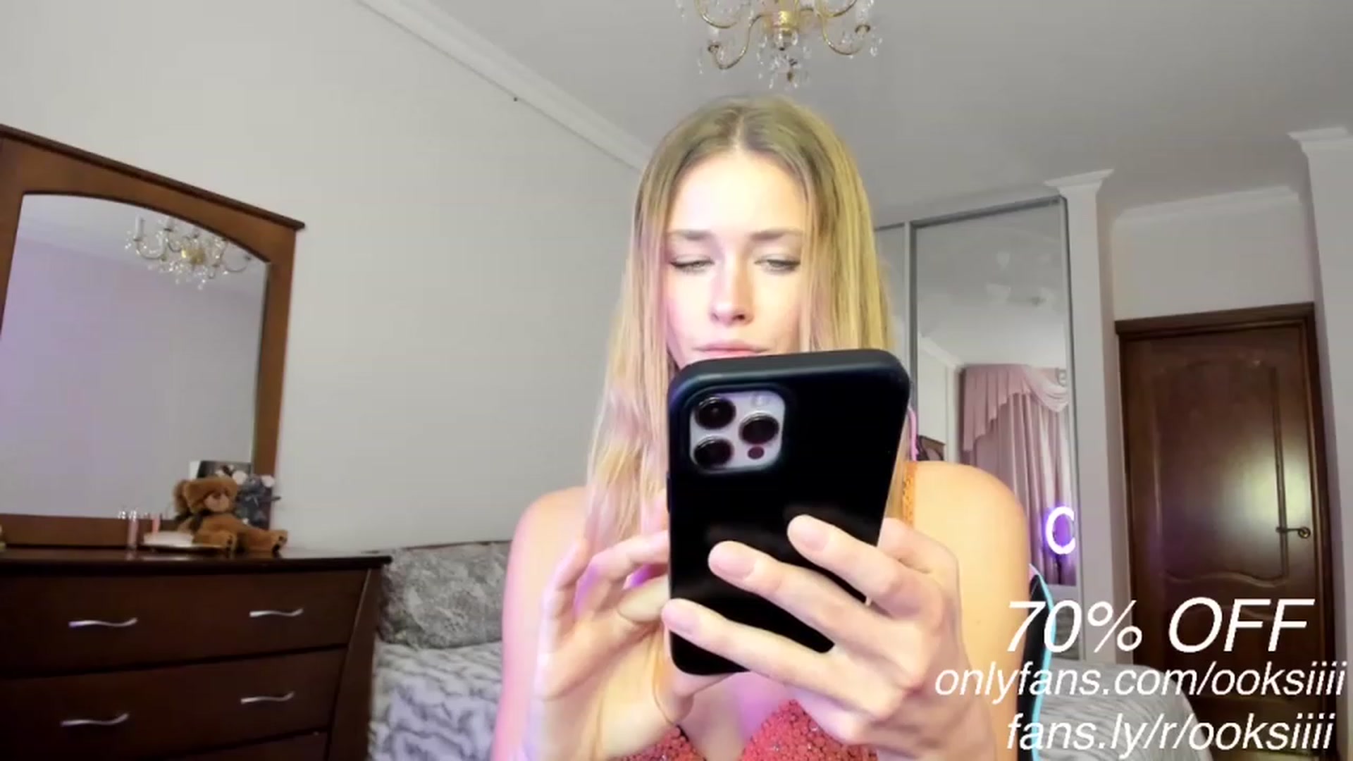 Gallery image thumbnail from Oksanafedorov's myfreecams stream on, 01/29/2023, 16:35 image 18 of 20