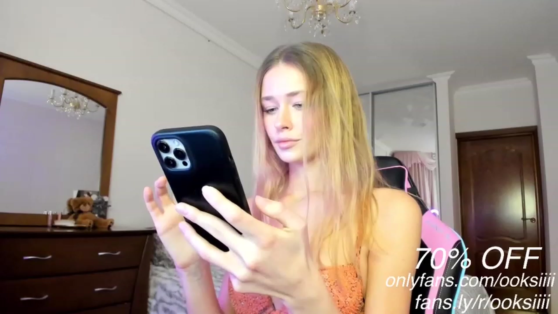 Gallery image thumbnail from Oksanafedorov's myfreecams stream on, 01/29/2023, 16:35 image 14 of 20