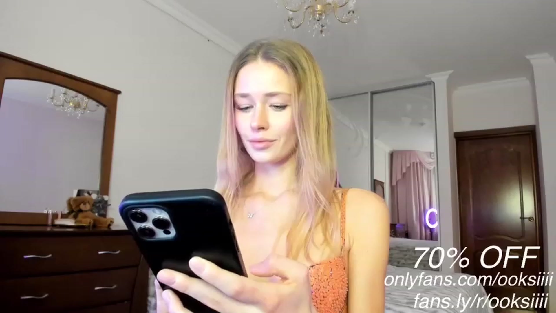 Gallery image thumbnail from Oksanafedorov's myfreecams stream on, 01/29/2023, 16:35 image 15 of 20