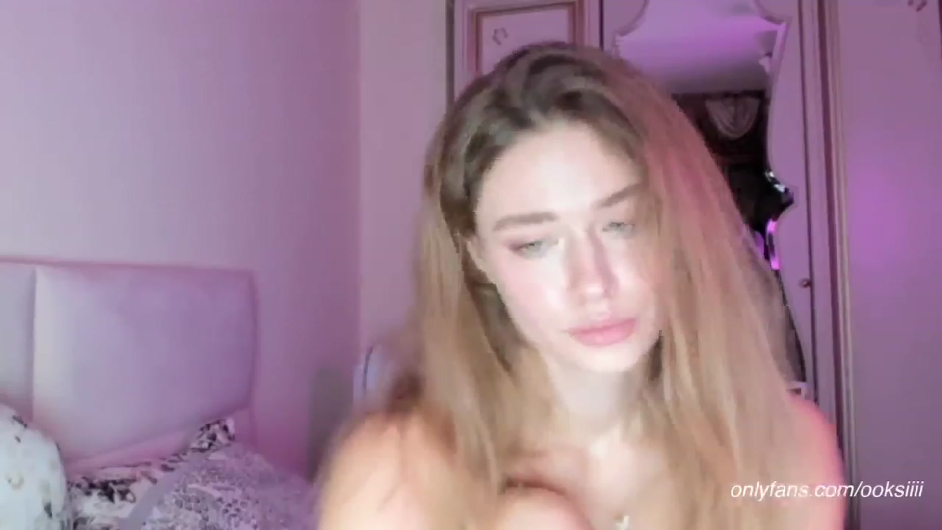 Gallery image thumbnail from Oksanafedorov's myfreecams stream on, 02/12/2023, 21:56 image 19 of 20