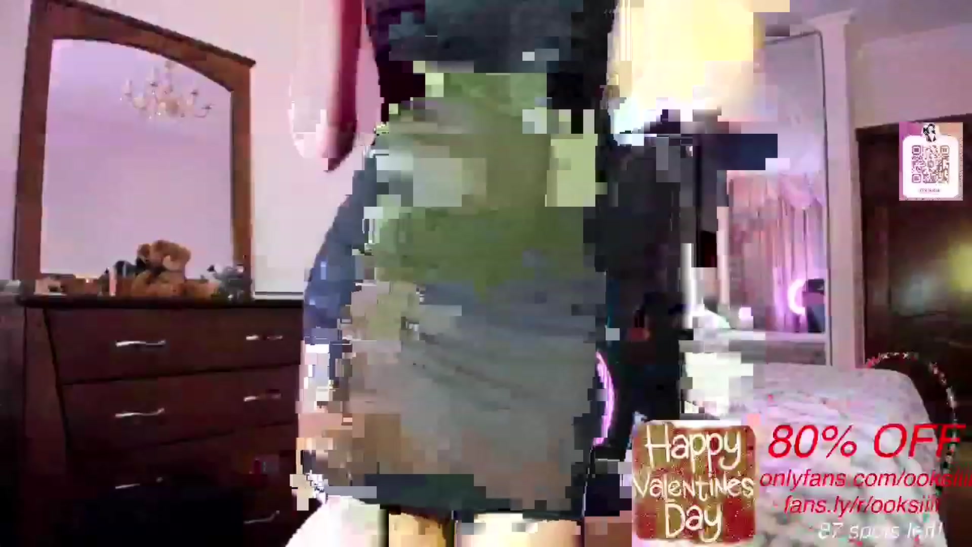 Gallery image thumbnail from Oksanafedorov's myfreecams stream on, 02/14/2023, 16:16 image 16 of 20