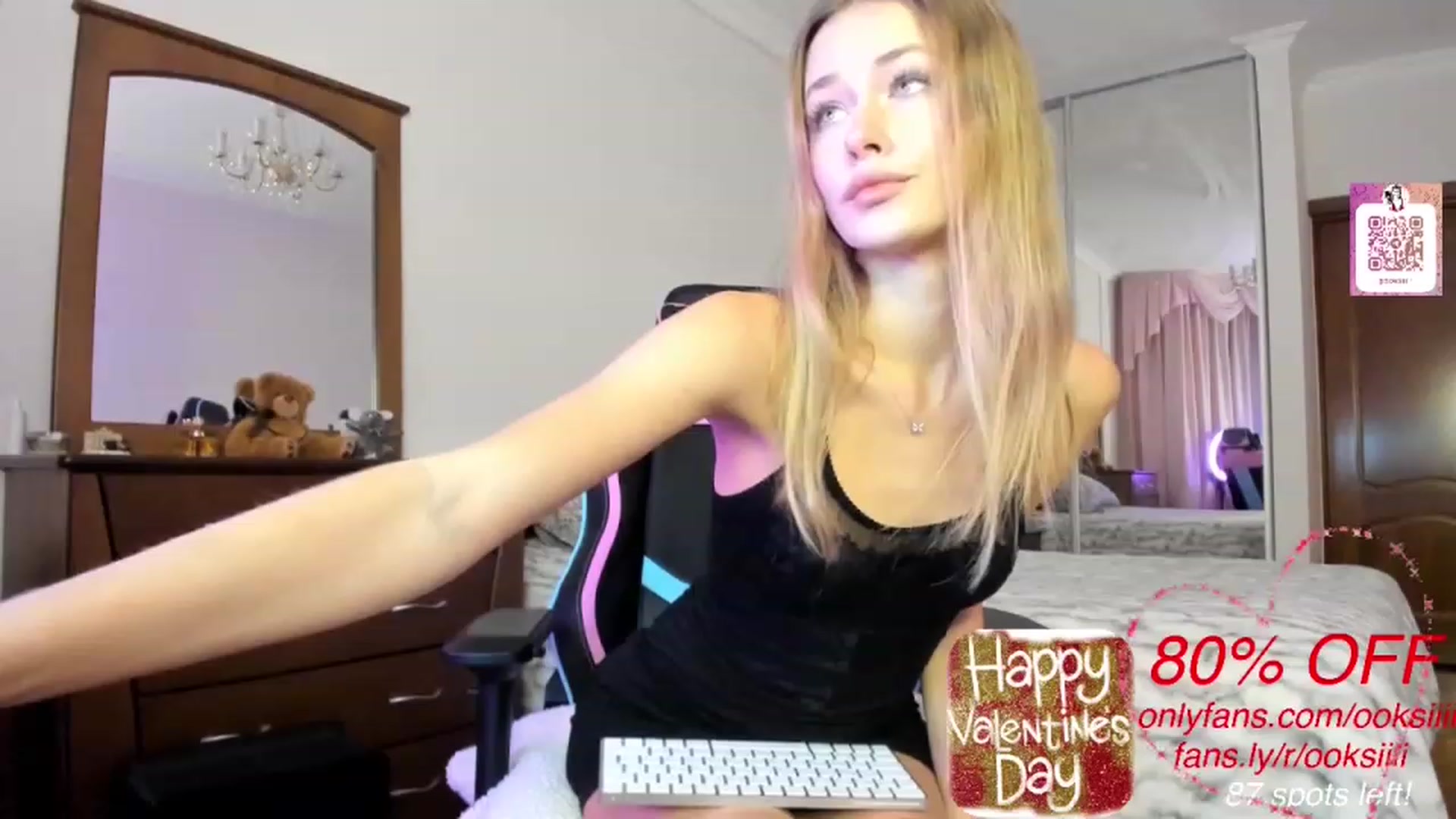 Gallery image thumbnail from Oksanafedorov's myfreecams stream on, 02/14/2023, 16:48 image 4 of 20