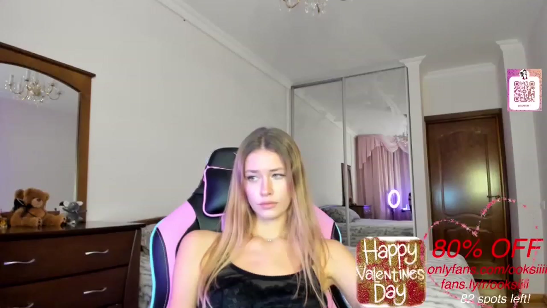 Gallery image thumbnail from Oksanafedorov's myfreecams stream on, 02/14/2023, 18:14 image 9 of 20