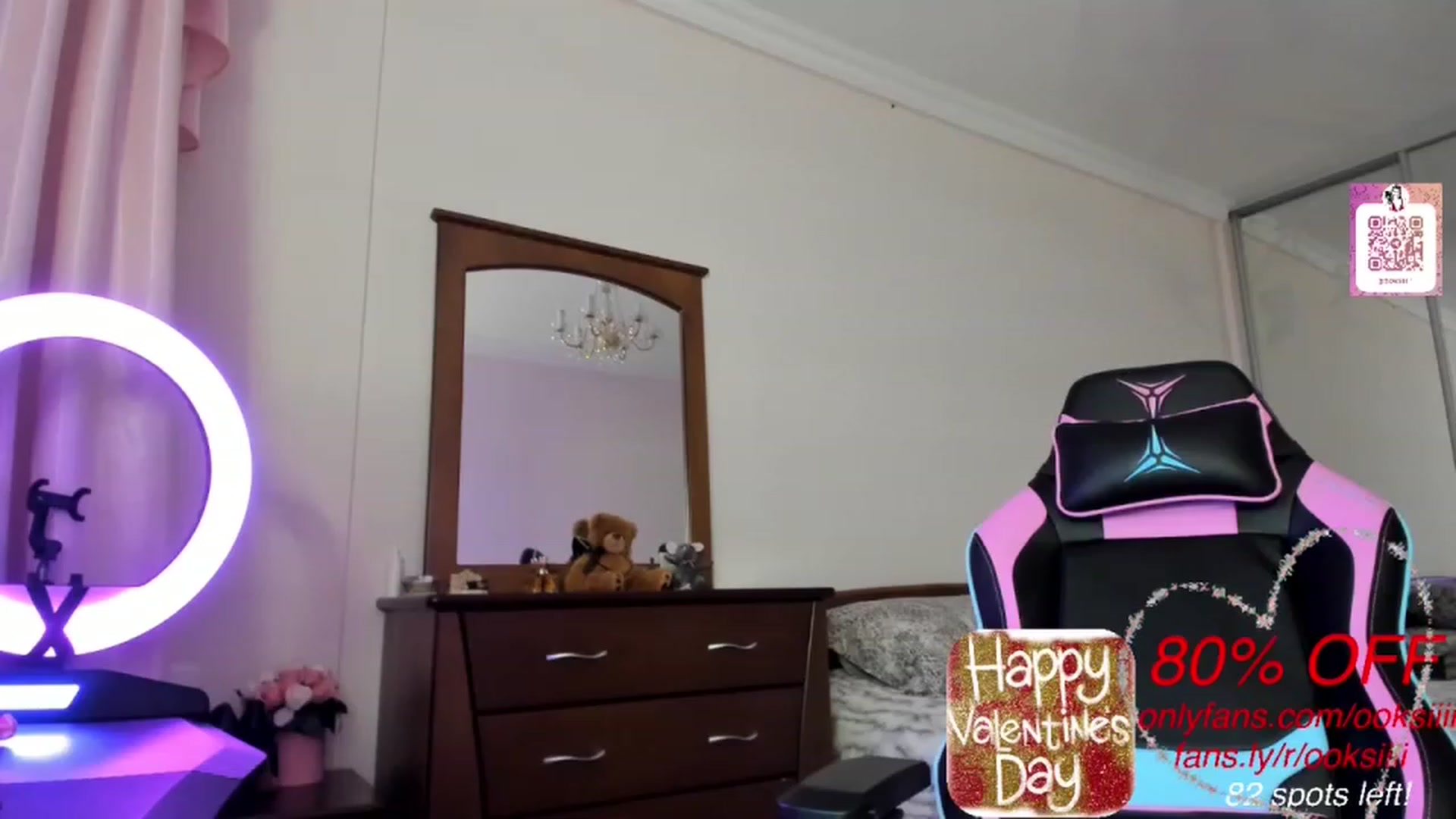 Gallery image thumbnail from Oksanafedorov's myfreecams stream on, 02/14/2023, 18:14 image 18 of 20