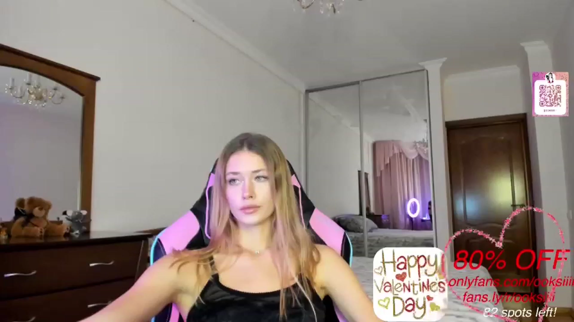 Gallery image thumbnail from Oksanafedorov's myfreecams stream on, 02/14/2023, 18:14 image 11 of 20