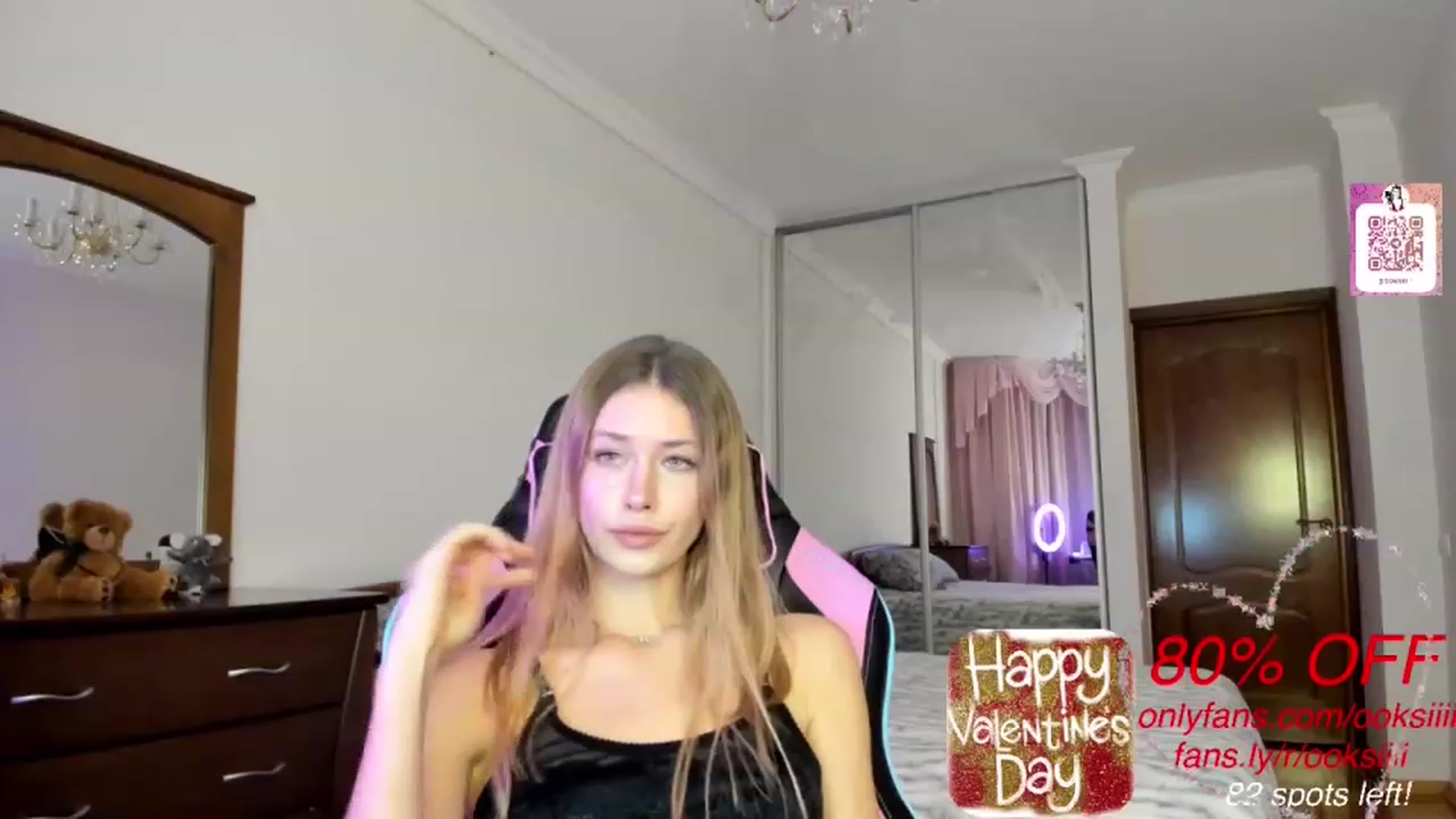 Gallery image thumbnail from Oksanafedorov's myfreecams stream on, 02/14/2023, 18:14 image 10 of 20