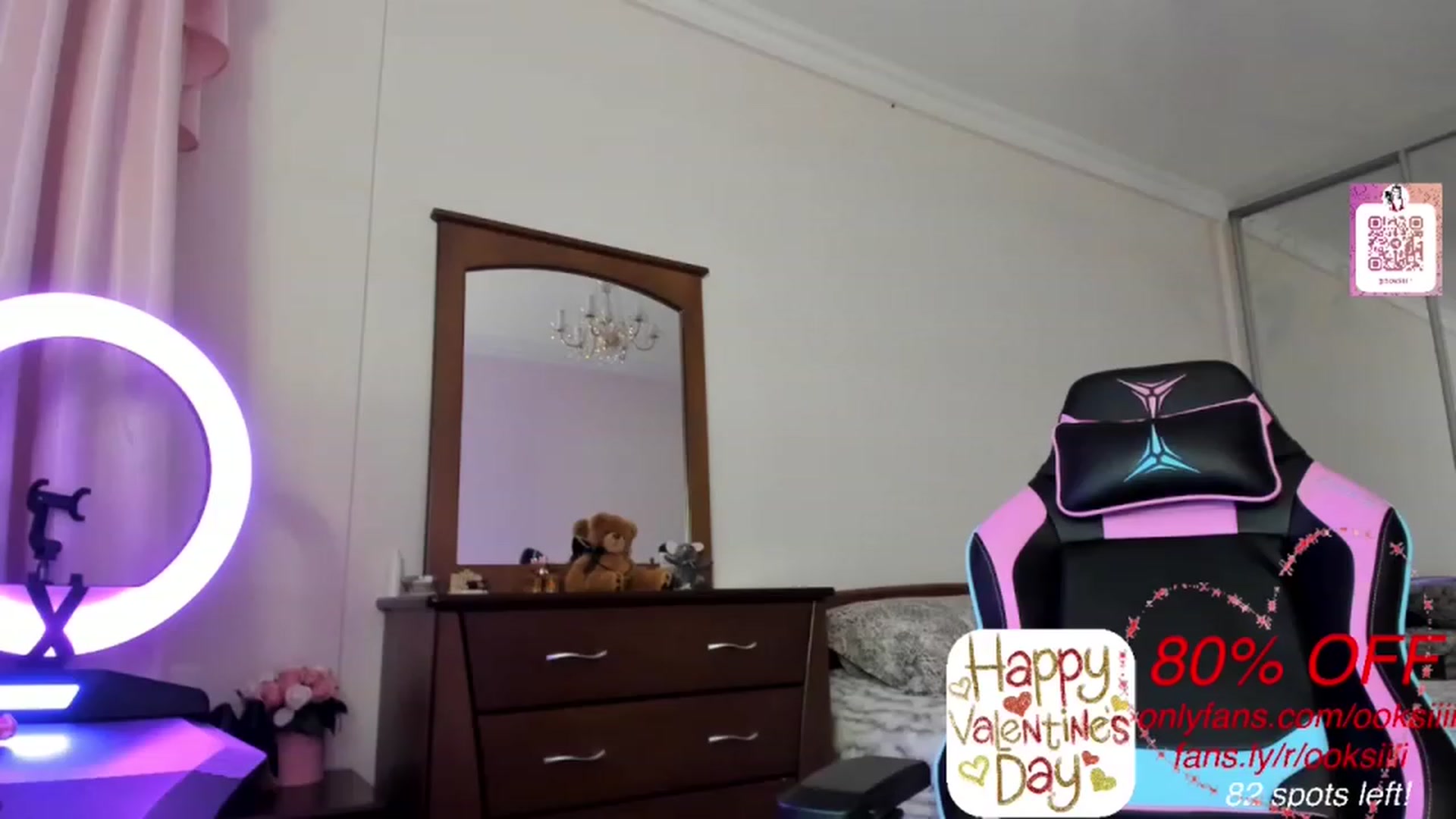 Gallery image thumbnail from Oksanafedorov's myfreecams stream on, 02/14/2023, 18:14 image 17 of 20