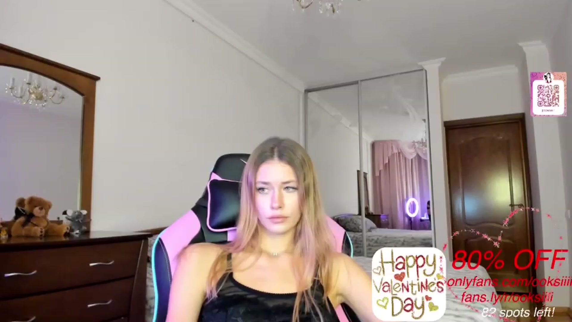 Gallery image thumbnail from Oksanafedorov's myfreecams stream on, 02/14/2023, 18:14 image 12 of 20